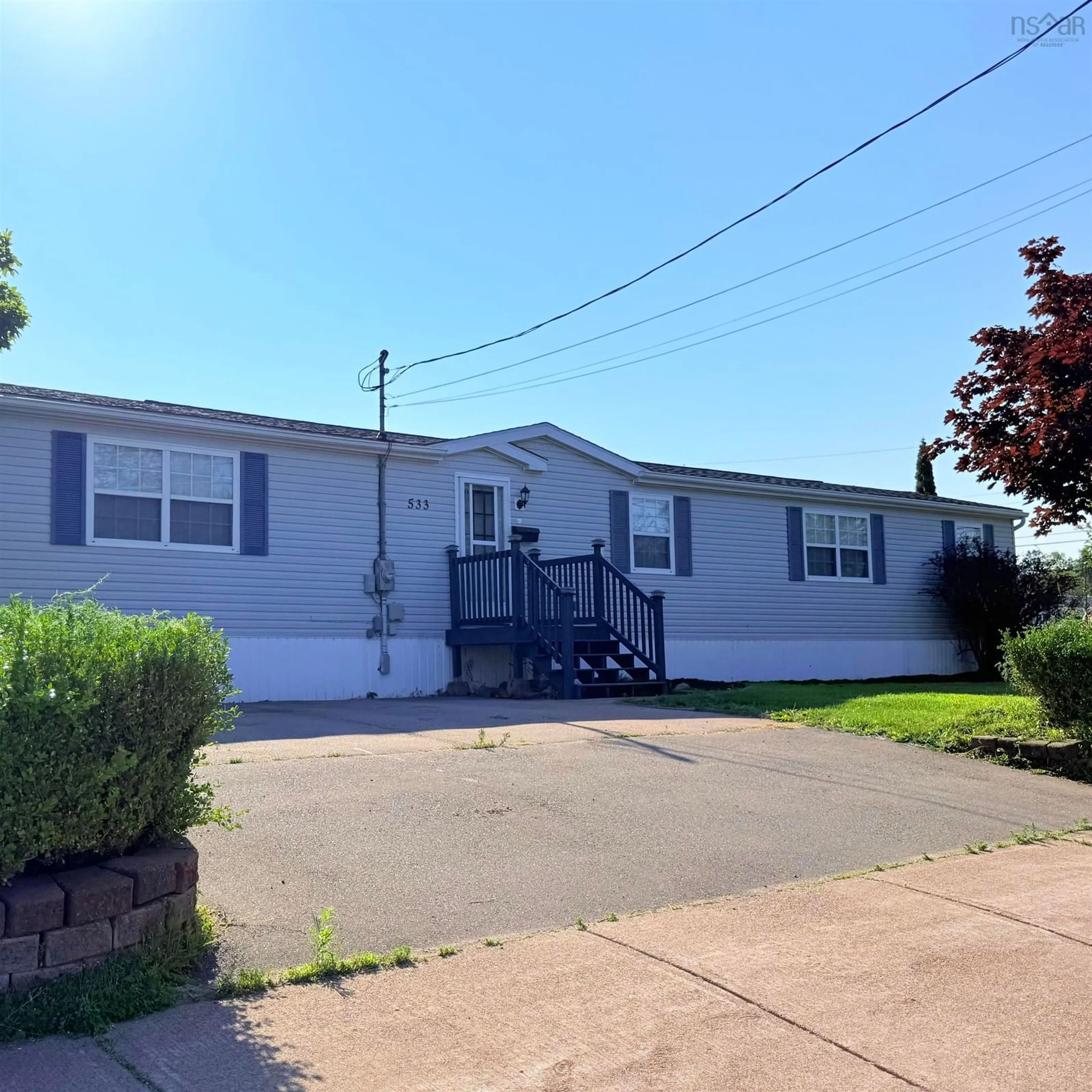 Home with vinyl exterior material, street for 533 Young St, Truro Nova Scotia B2N 3Y8