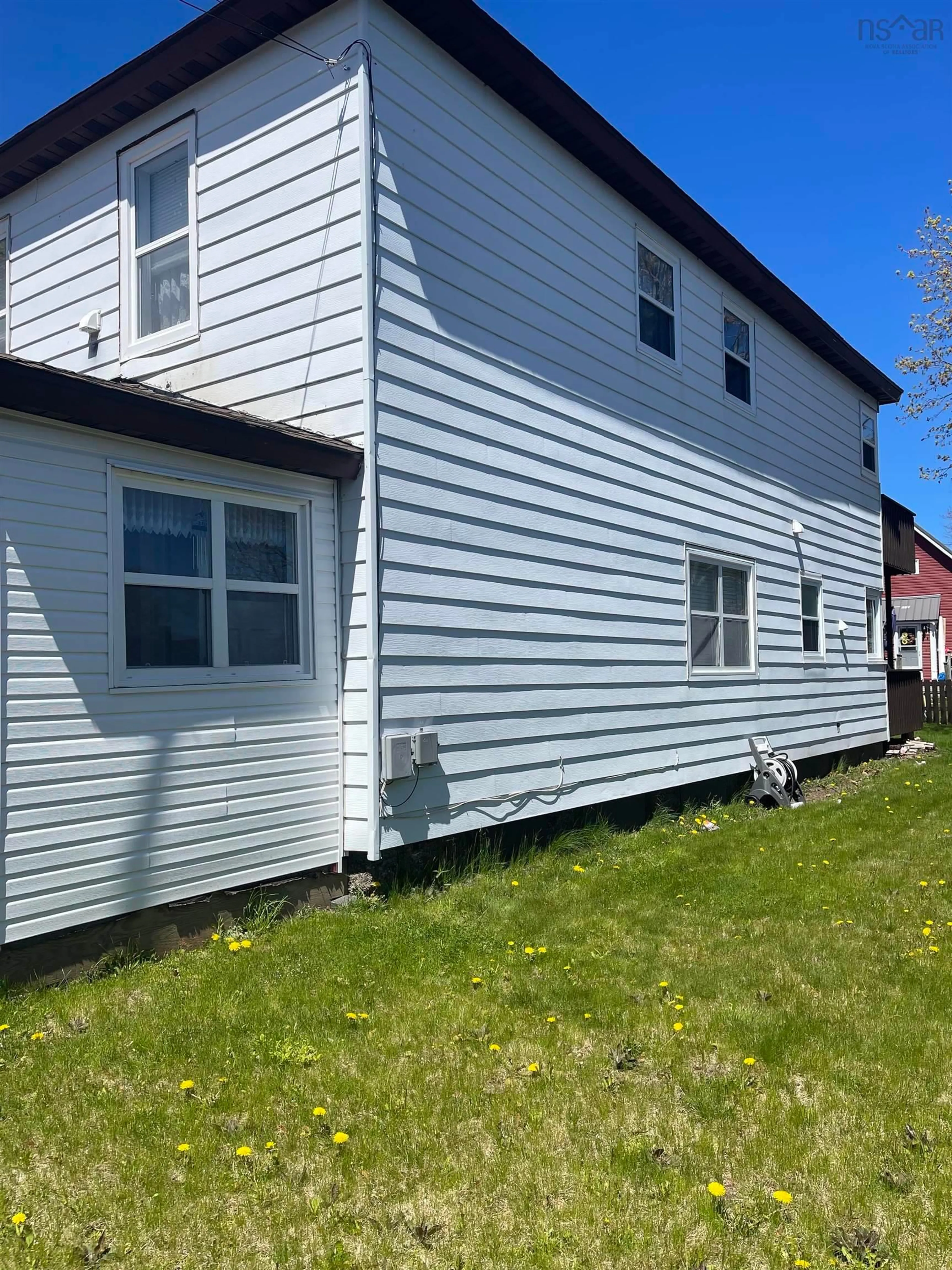 Home with vinyl exterior material, building for 530 Main St, Sydney Mines Nova Scotia B1V 2K6