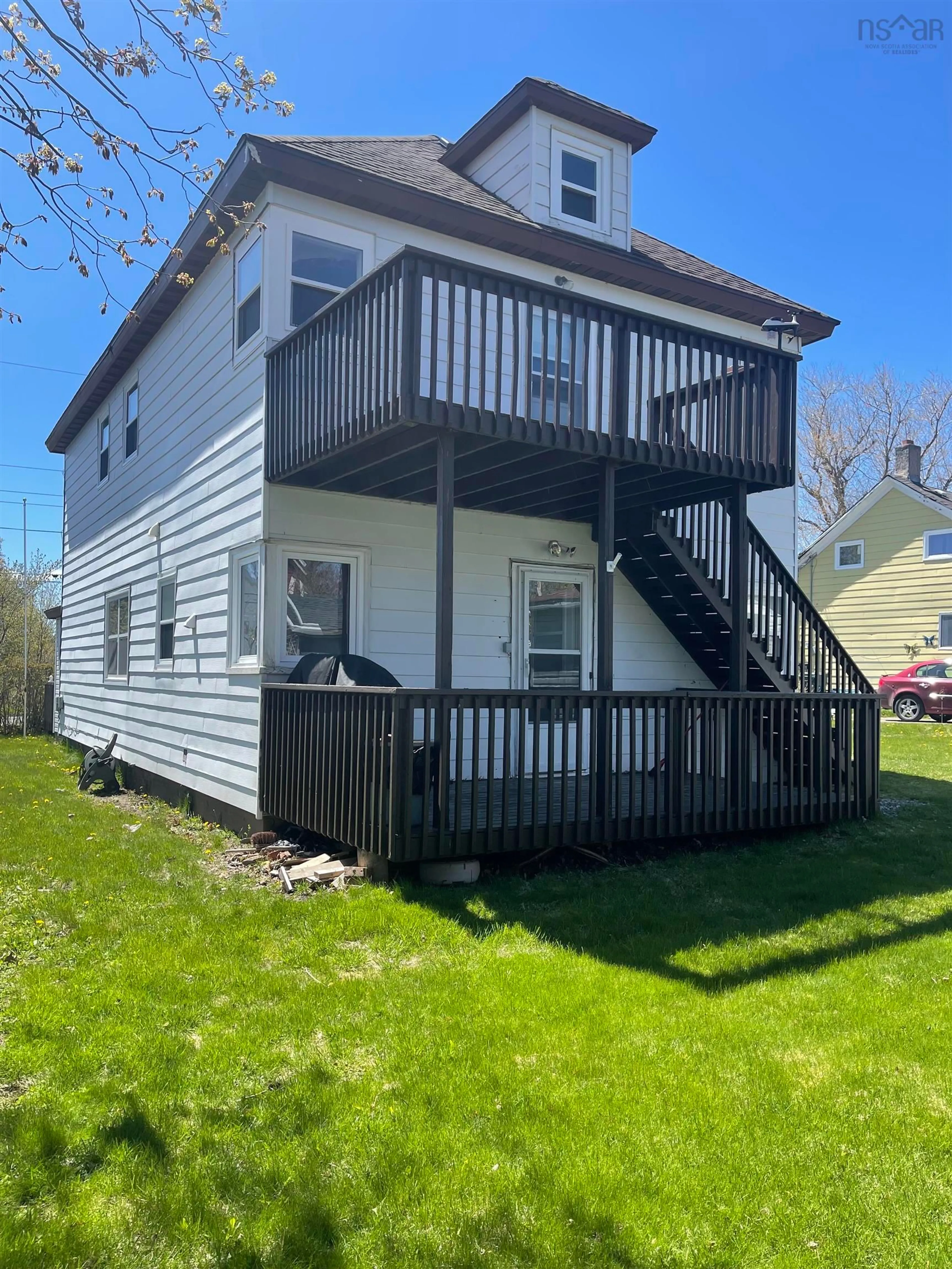 Home with vinyl exterior material, building for 530 Main St, Sydney Mines Nova Scotia B1V 2K6