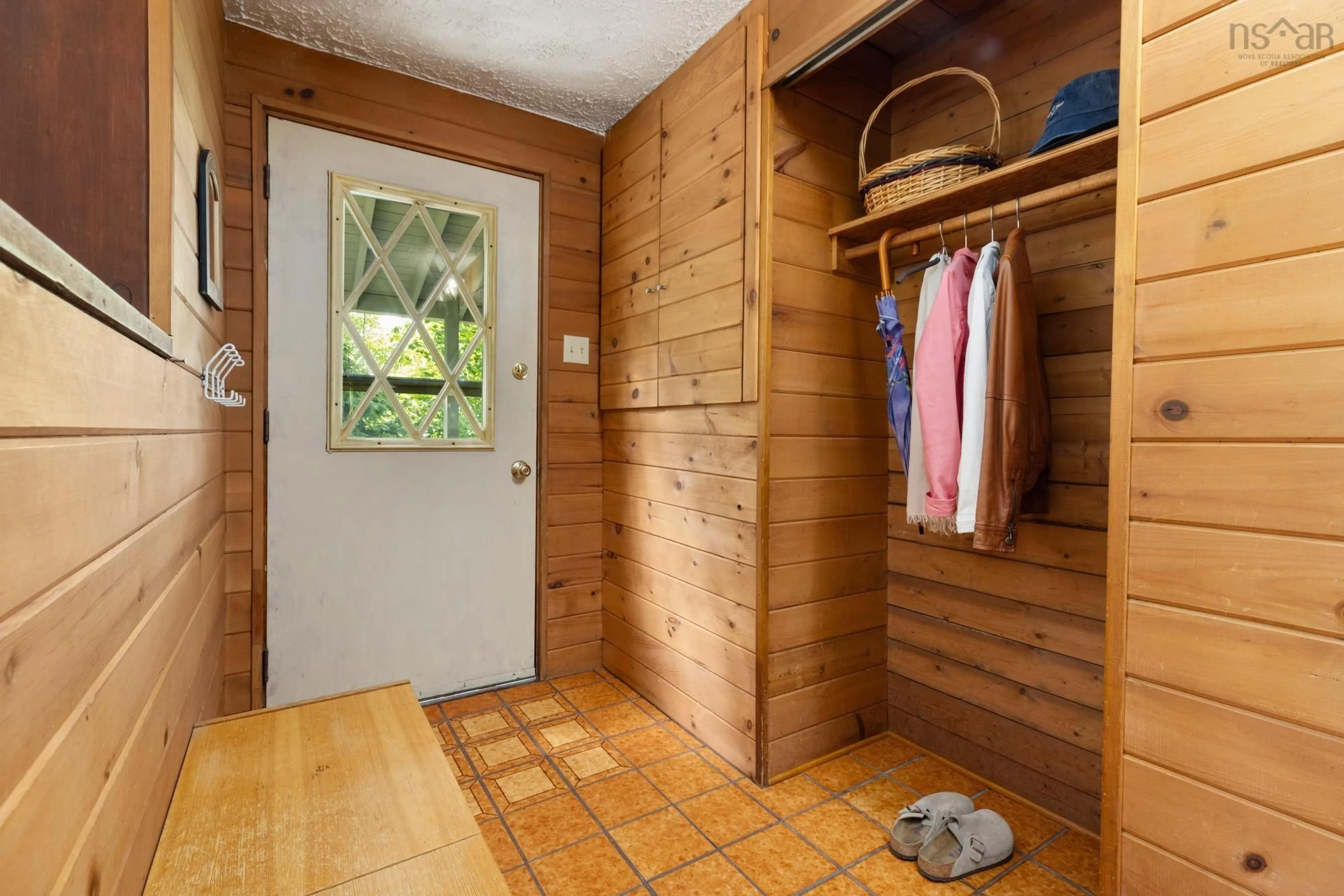 Indoor entryway for 242 Rolling Hills Dr, Waverley Nova Scotia B2R 1B5