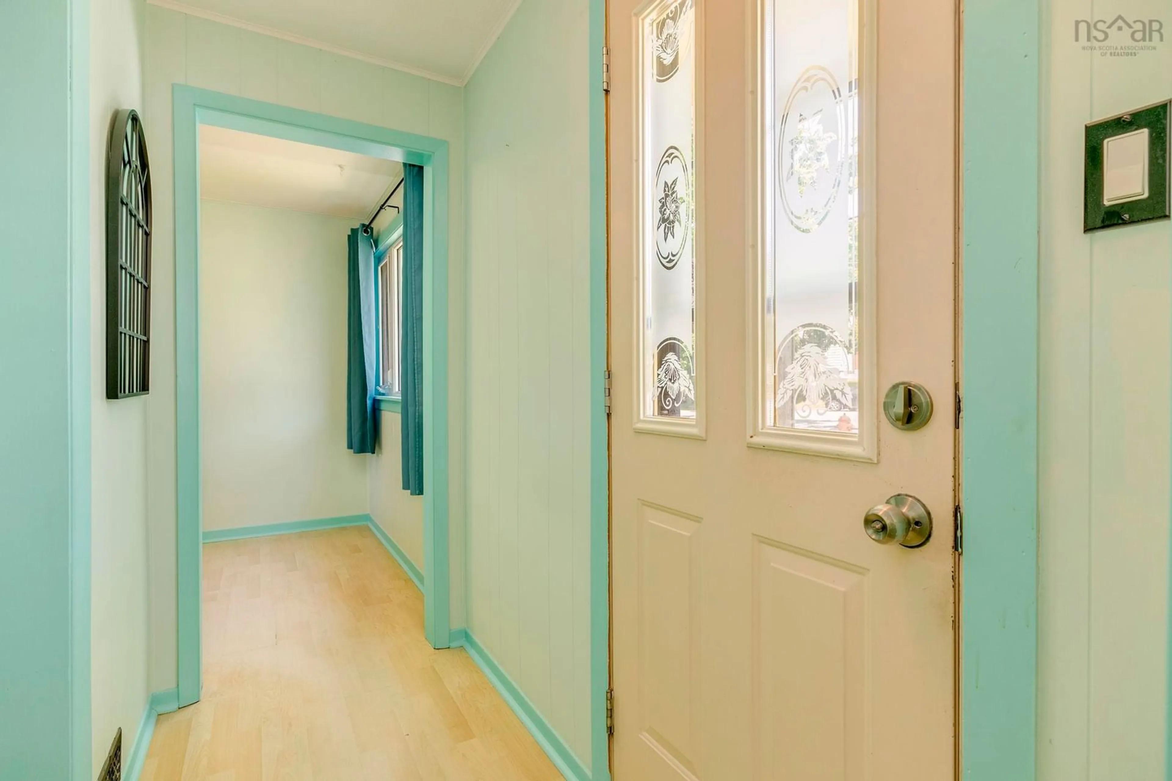 Indoor entryway for 3824 Basinview Drive Dr, Halifax Peninsula Nova Scotia B3K 4Z9