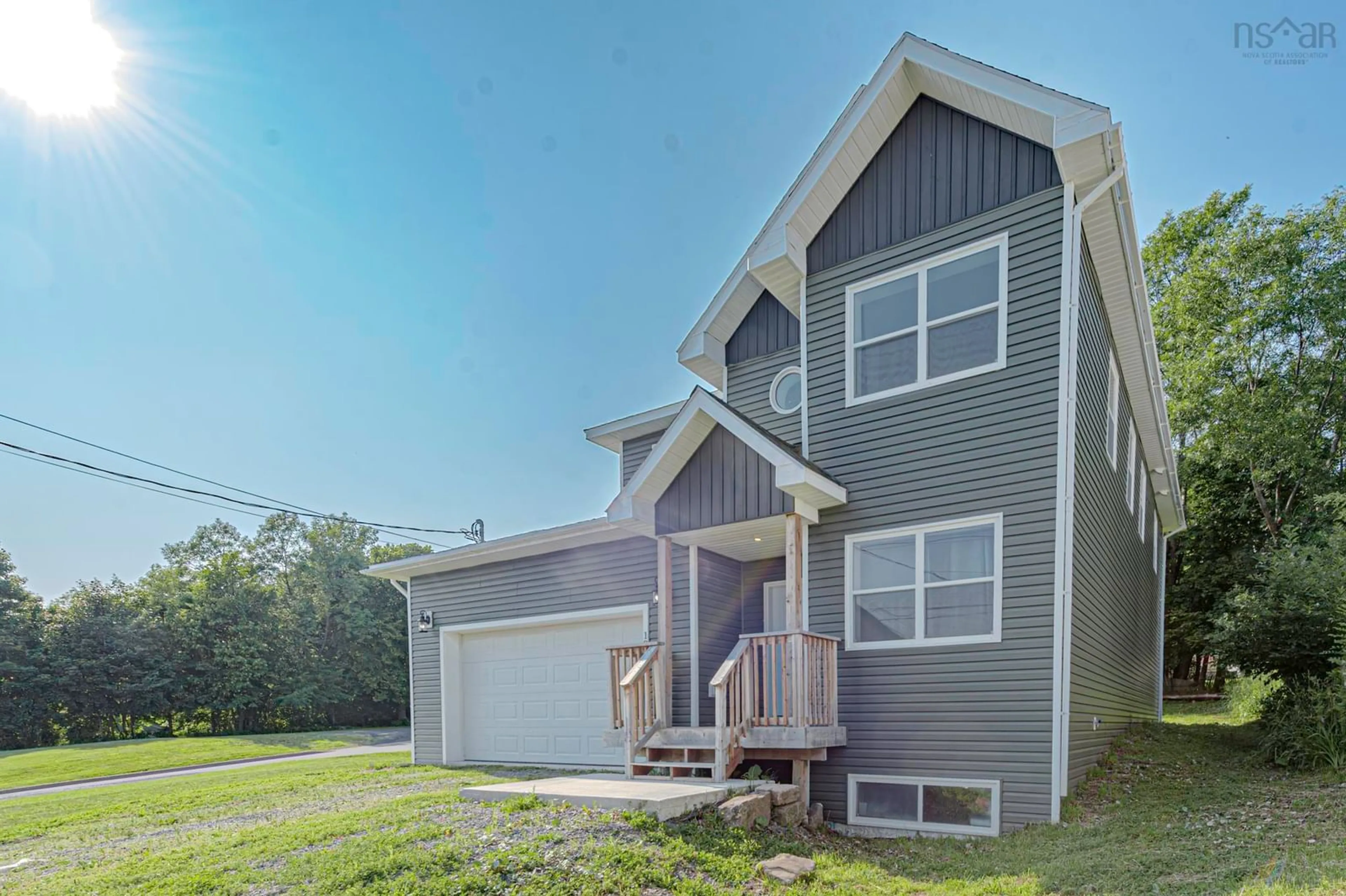 Home with vinyl exterior material, unknown for 134 High St, Pictou Nova Scotia B0K 1H0