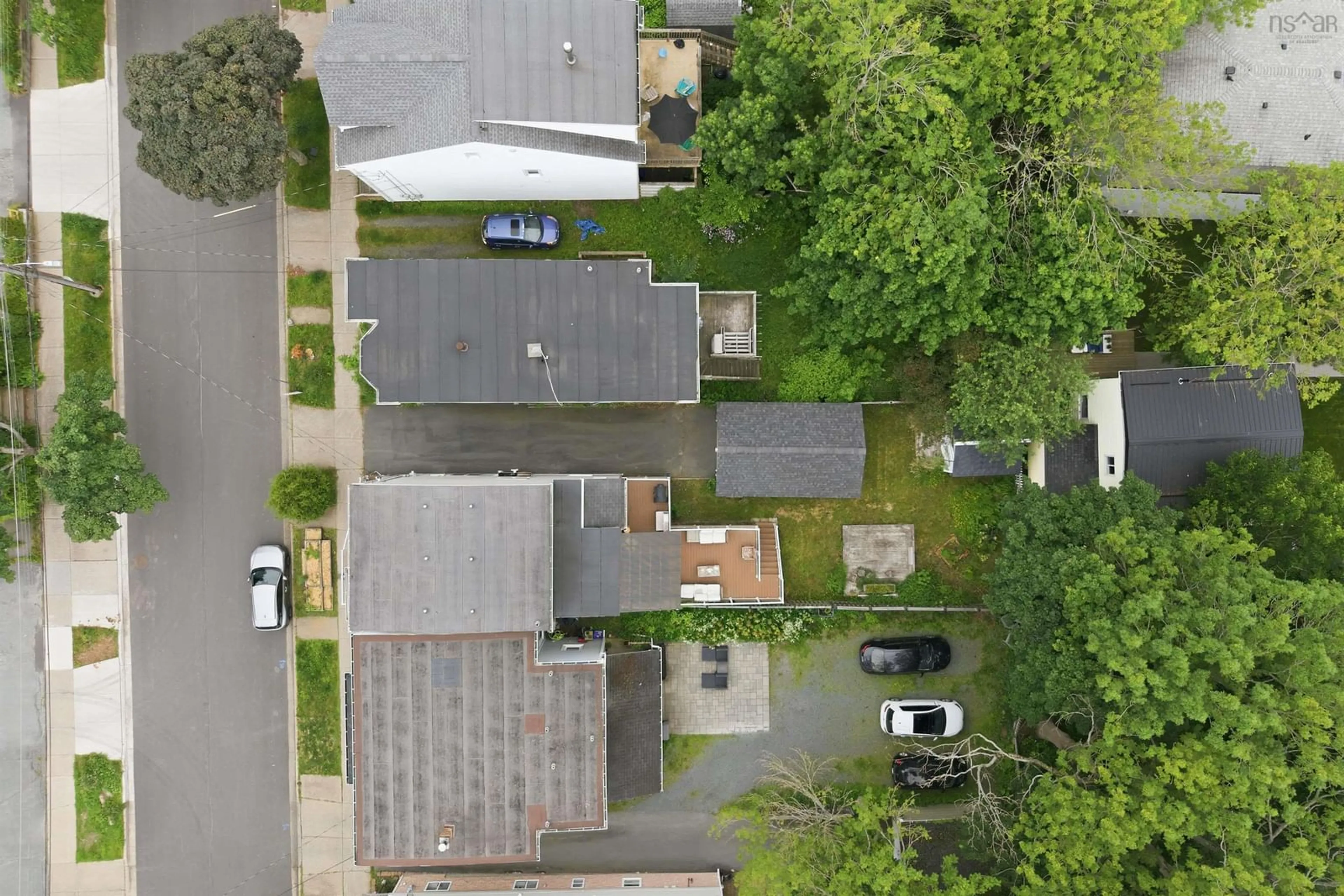 A pic from outside/outdoor area/front of a property/back of a property/a pic from drone, street for 6279 Yale St, Halifax Nova Scotia B3L 1C9