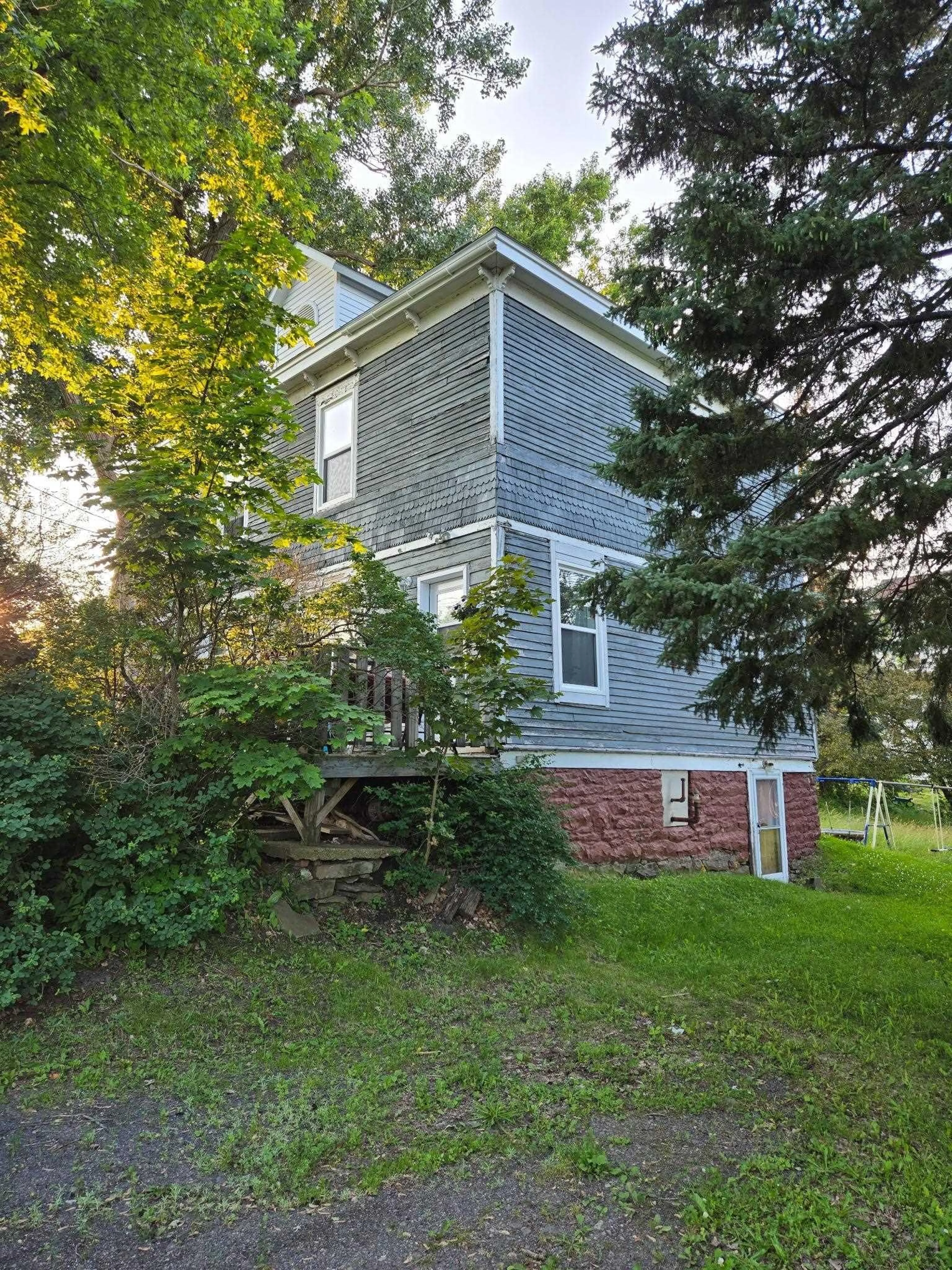 Home with vinyl exterior material, building for 151 Mackay St, Stellarton Nova Scotia B0K 1S0