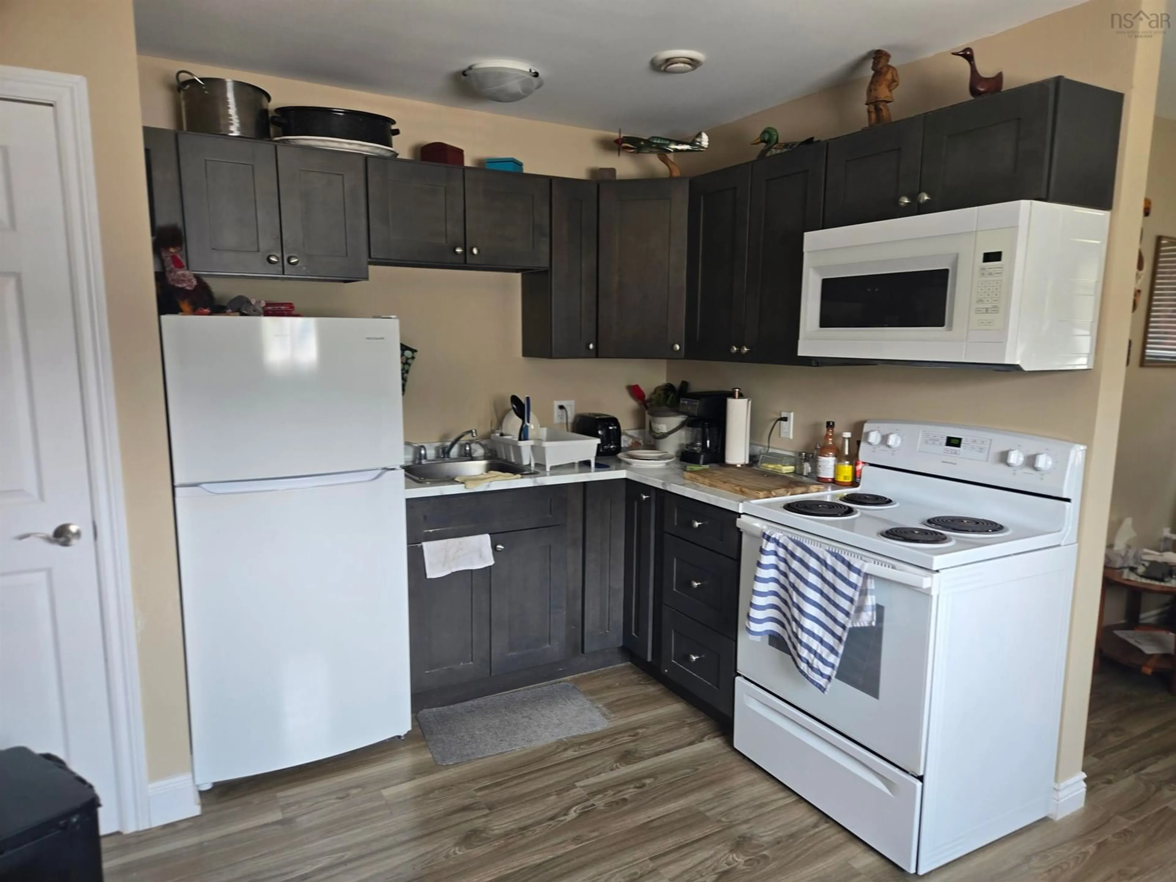 Standard kitchen, unknown for 149 Whitney Ave, Sydney Nova Scotia B1P 5A1