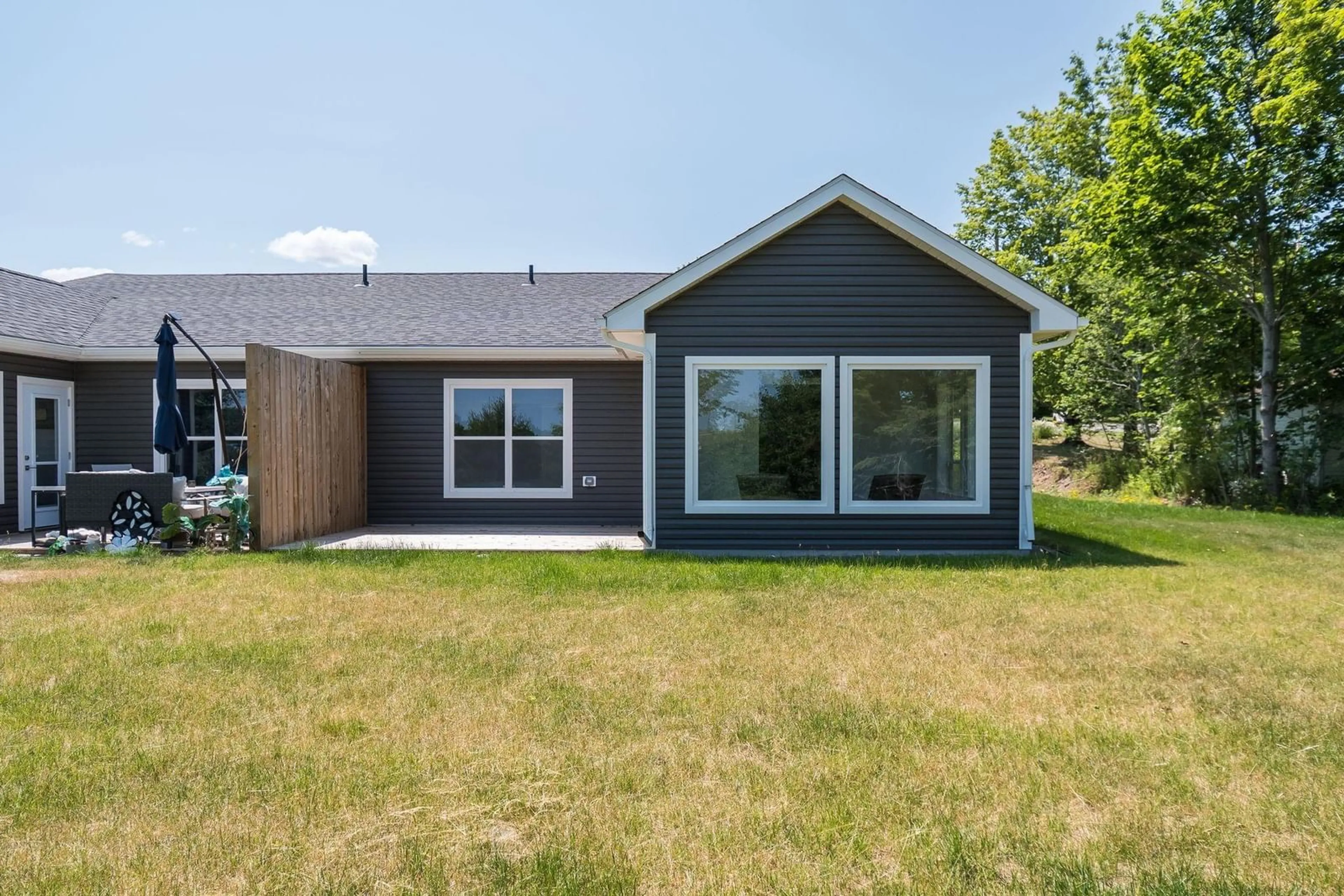 Home with vinyl exterior material, unknown for 36 Pemberton Avenue Ave, Garlands Crossing Nova Scotia B0N 2T0