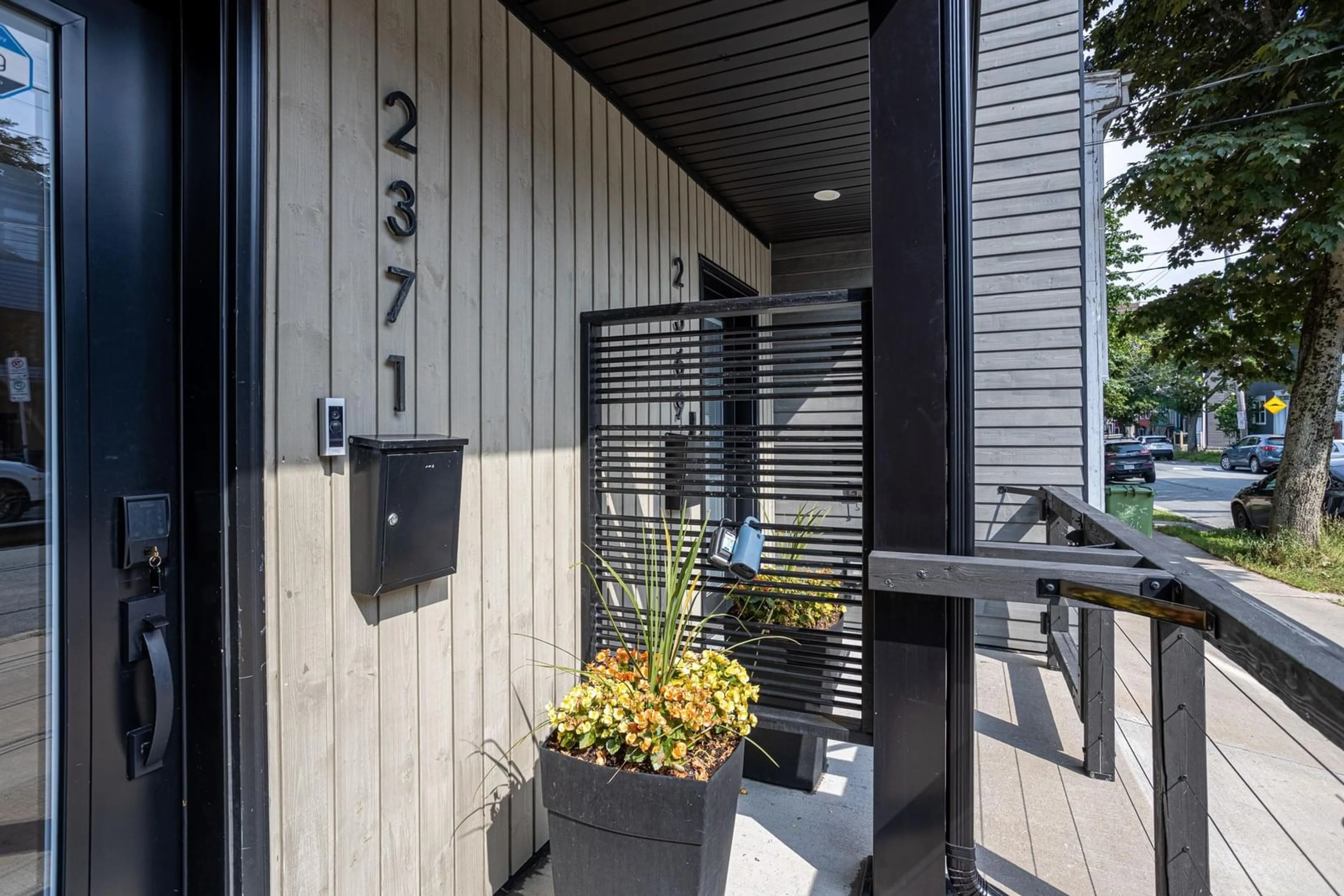Indoor entryway for 2371 Creighton St, Halifax Nova Scotia B3K 3R8
