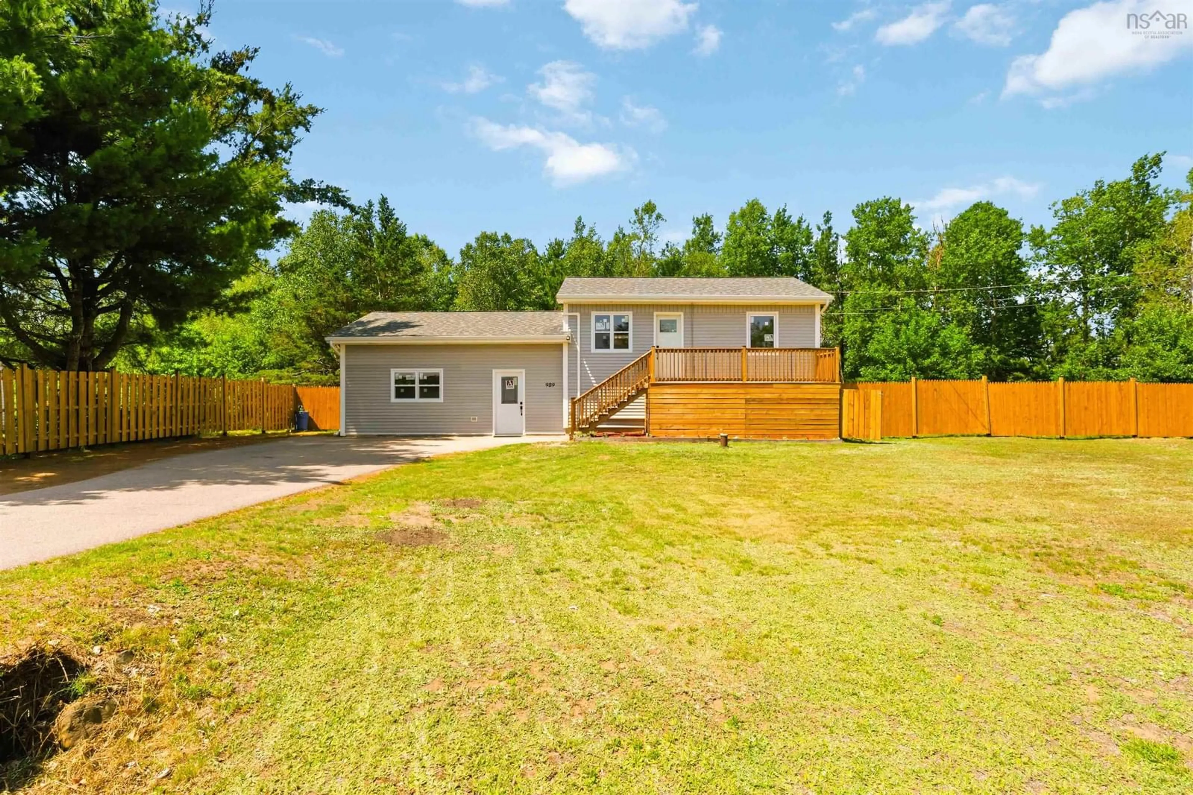 A pic from outside/outdoor area/front of a property/back of a property/a pic from drone, unknown for 989 Brooklyn Street Kingston B0p1r0, North Kingston Nova Scotia B4R 1R0