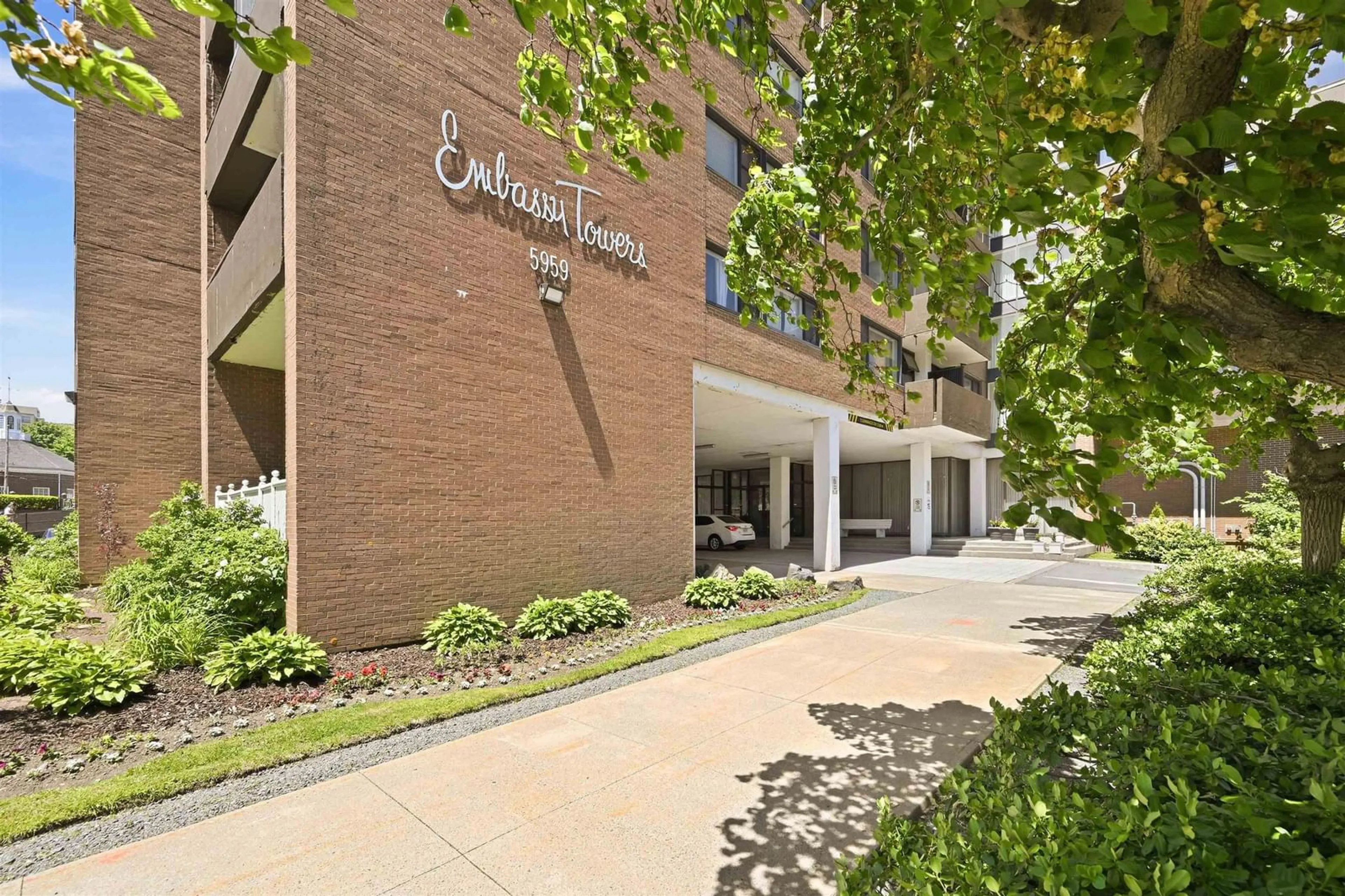 Indoor foyer for 5959 Spring Garden Rd #210, Halifax Nova Scotia B3H 1Y5