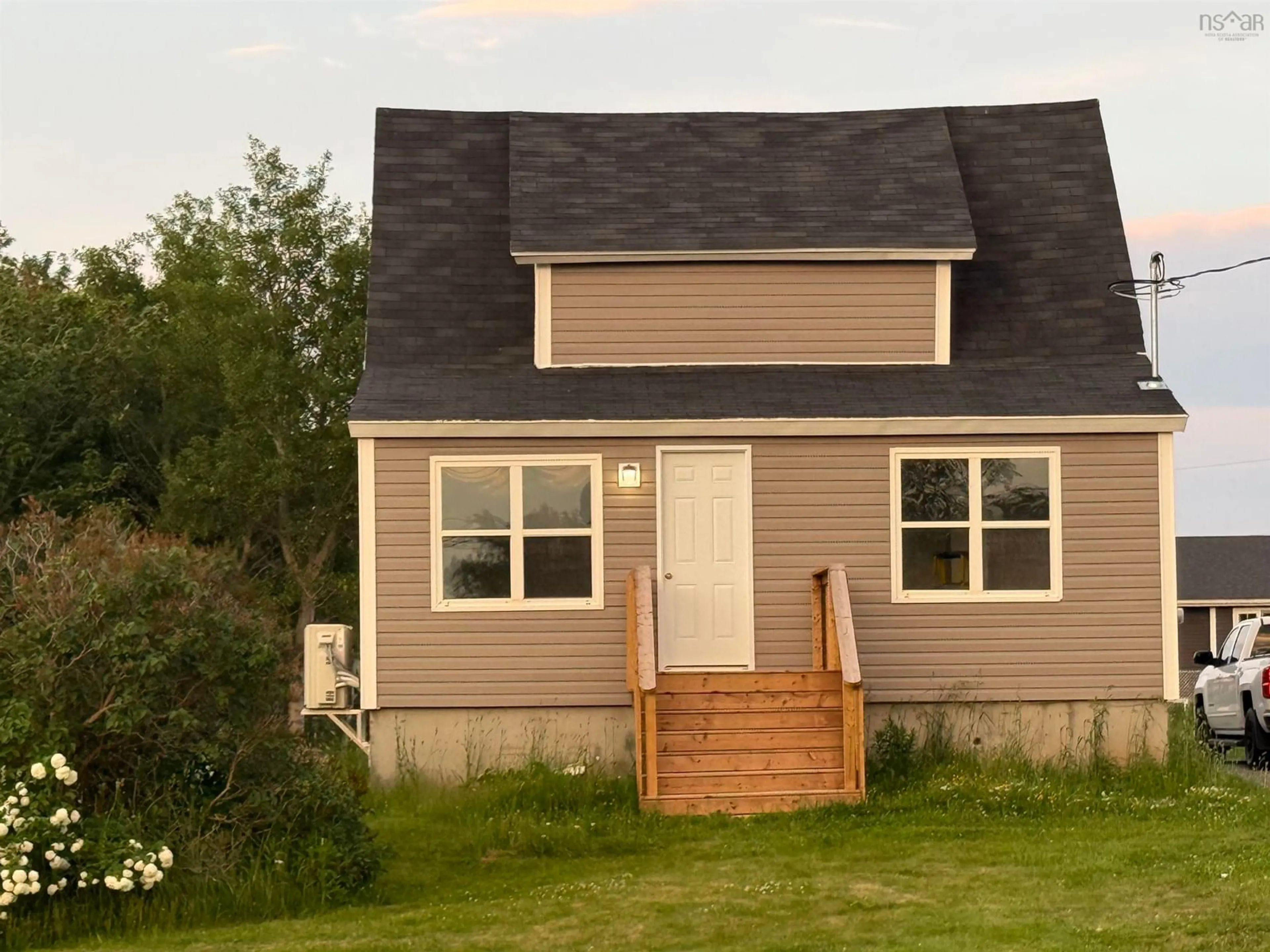 Home with vinyl exterior material, unknown for 726 St. Joseph St, New Waterford Nova Scotia B1H 4G6