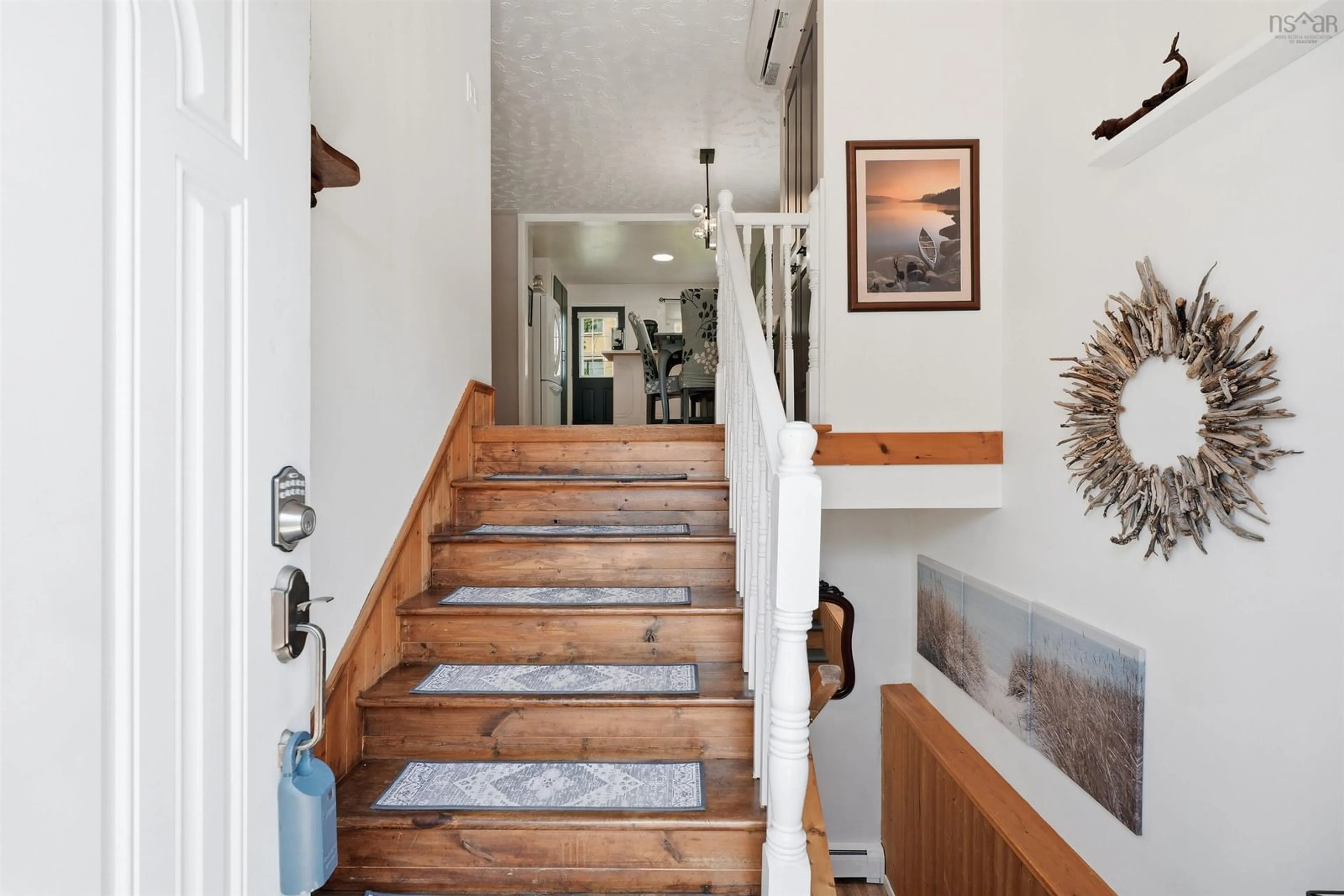 Indoor entryway for 15 Circassion Dr, Dartmouth Nova Scotia B2W 4R2