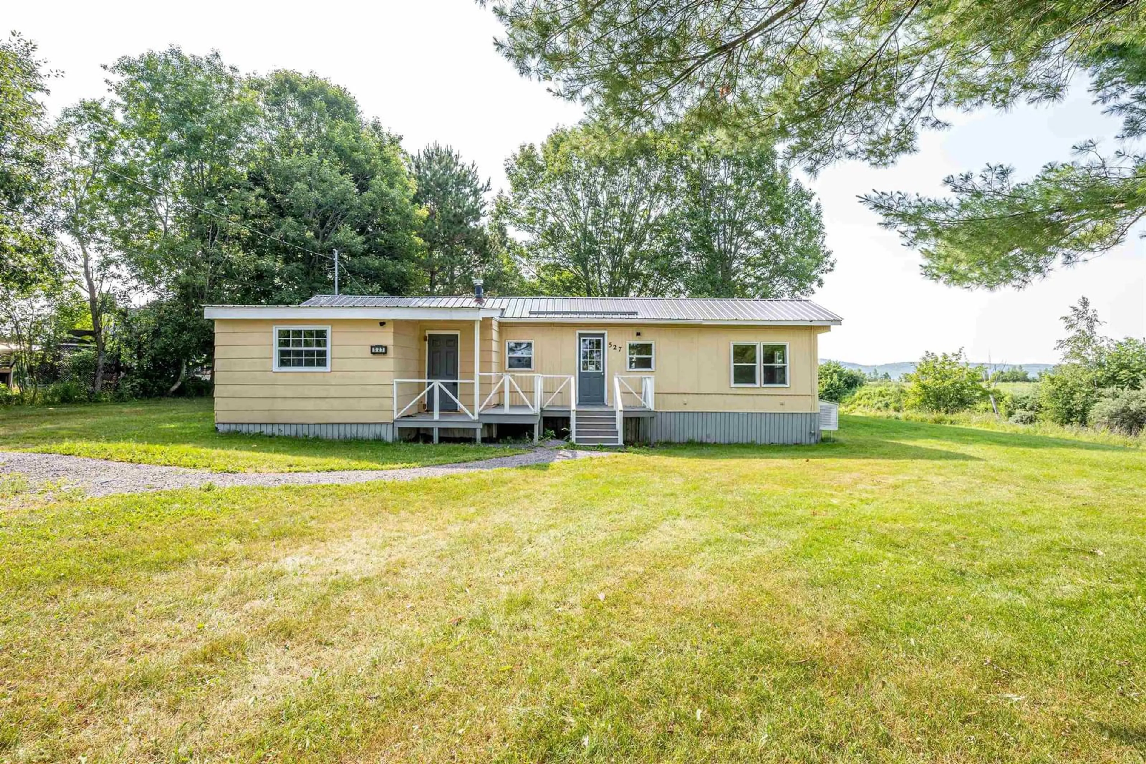 Home with vinyl exterior material, unknown for 527 Falmouth Dyke Rd, Falmouth Nova Scotia B0P 1P0