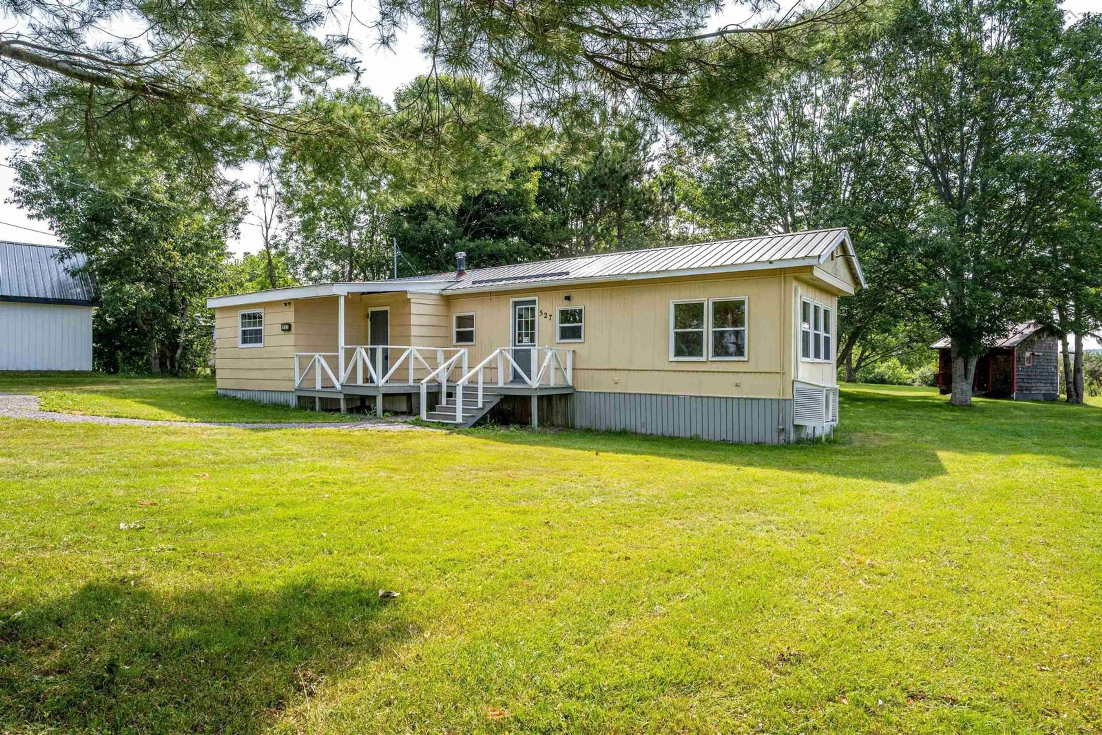 Home with vinyl exterior material, unknown for 527 Falmouth Dyke Rd, Falmouth Nova Scotia B0P 1P0