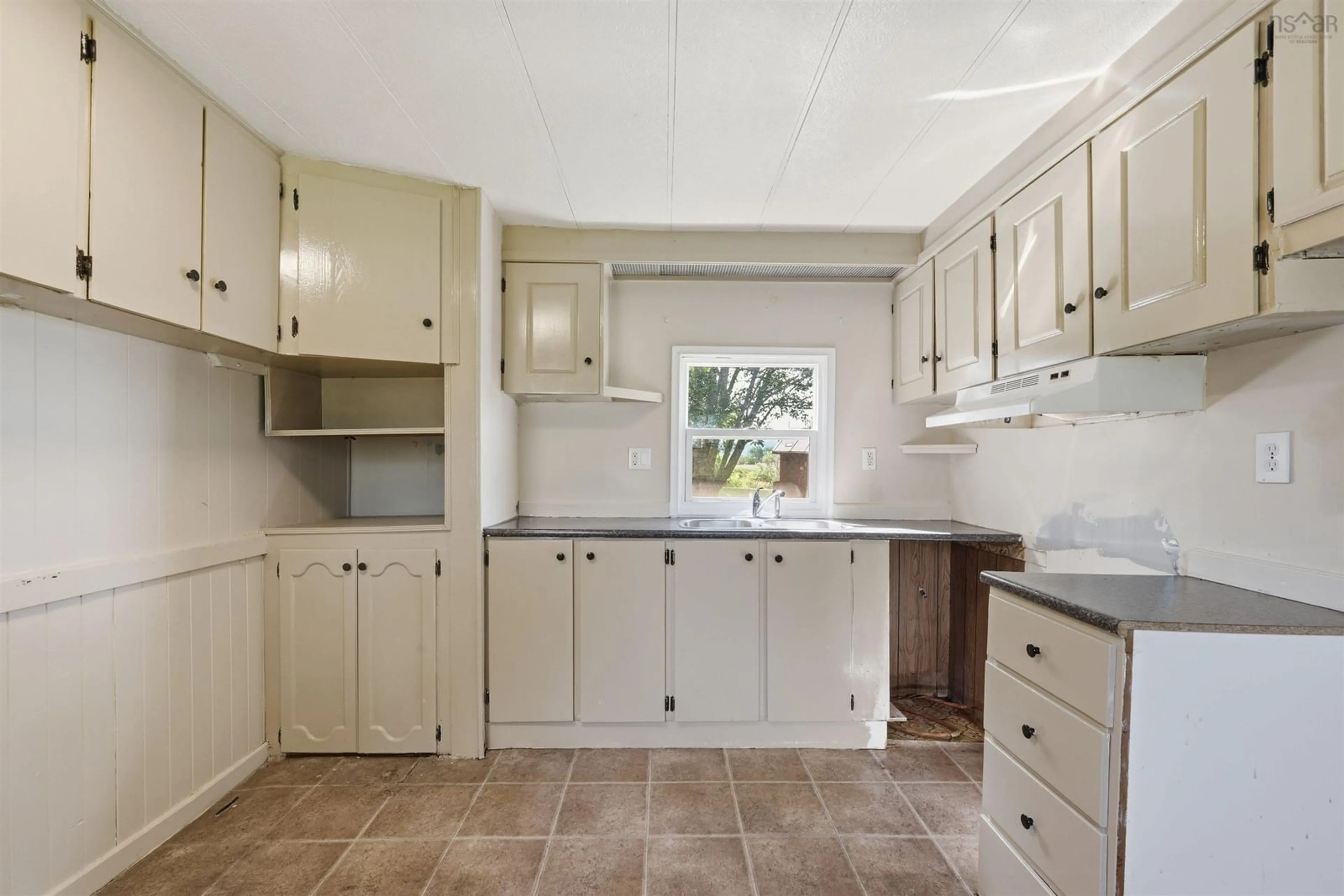 Standard kitchen, ceramic/tile floor for 527 Falmouth Dyke Rd, Falmouth Nova Scotia B0P 1P0