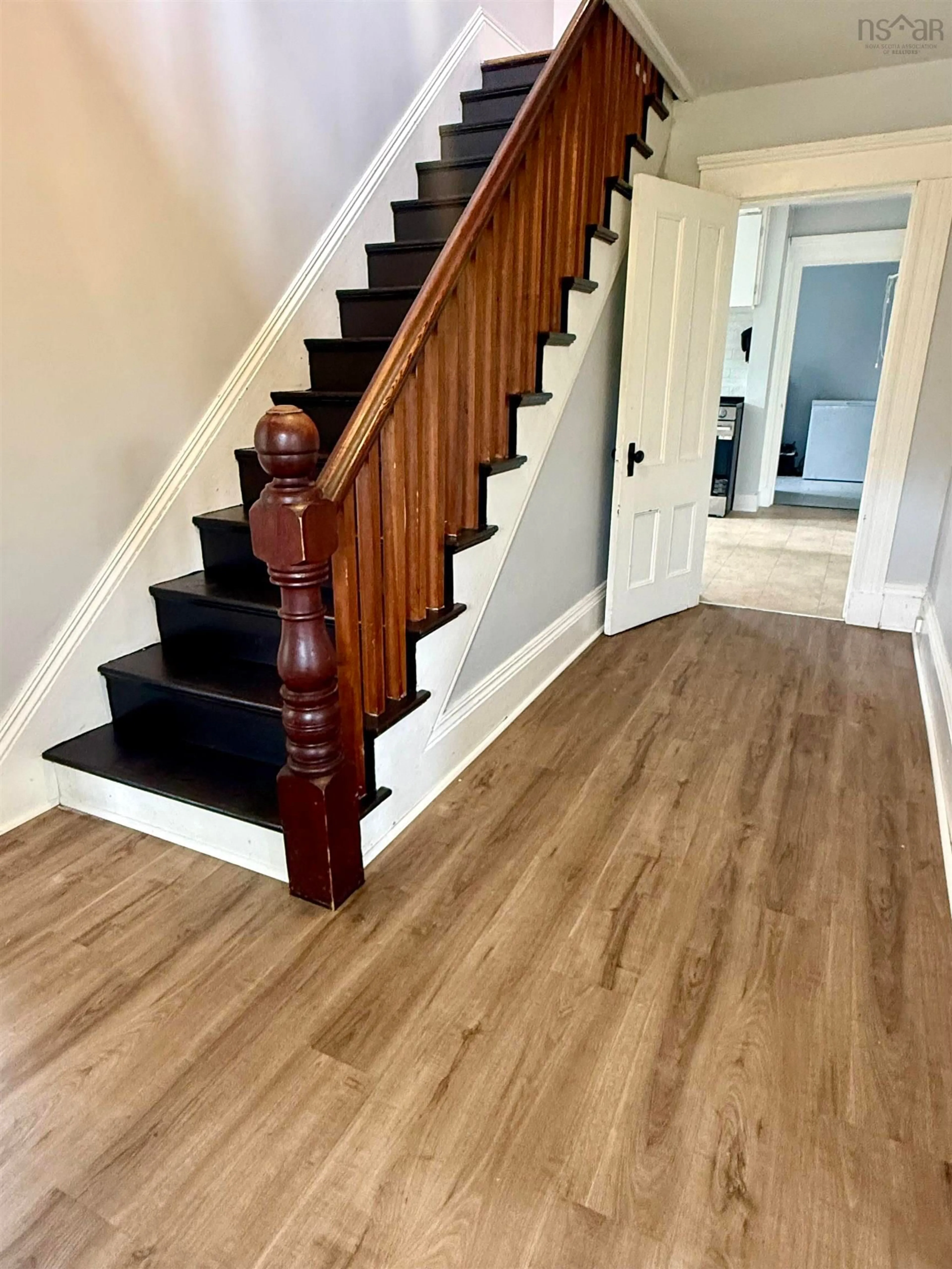 Stairs for 4342 Shore Rd, Ingomar Nova Scotia B0T 1W0