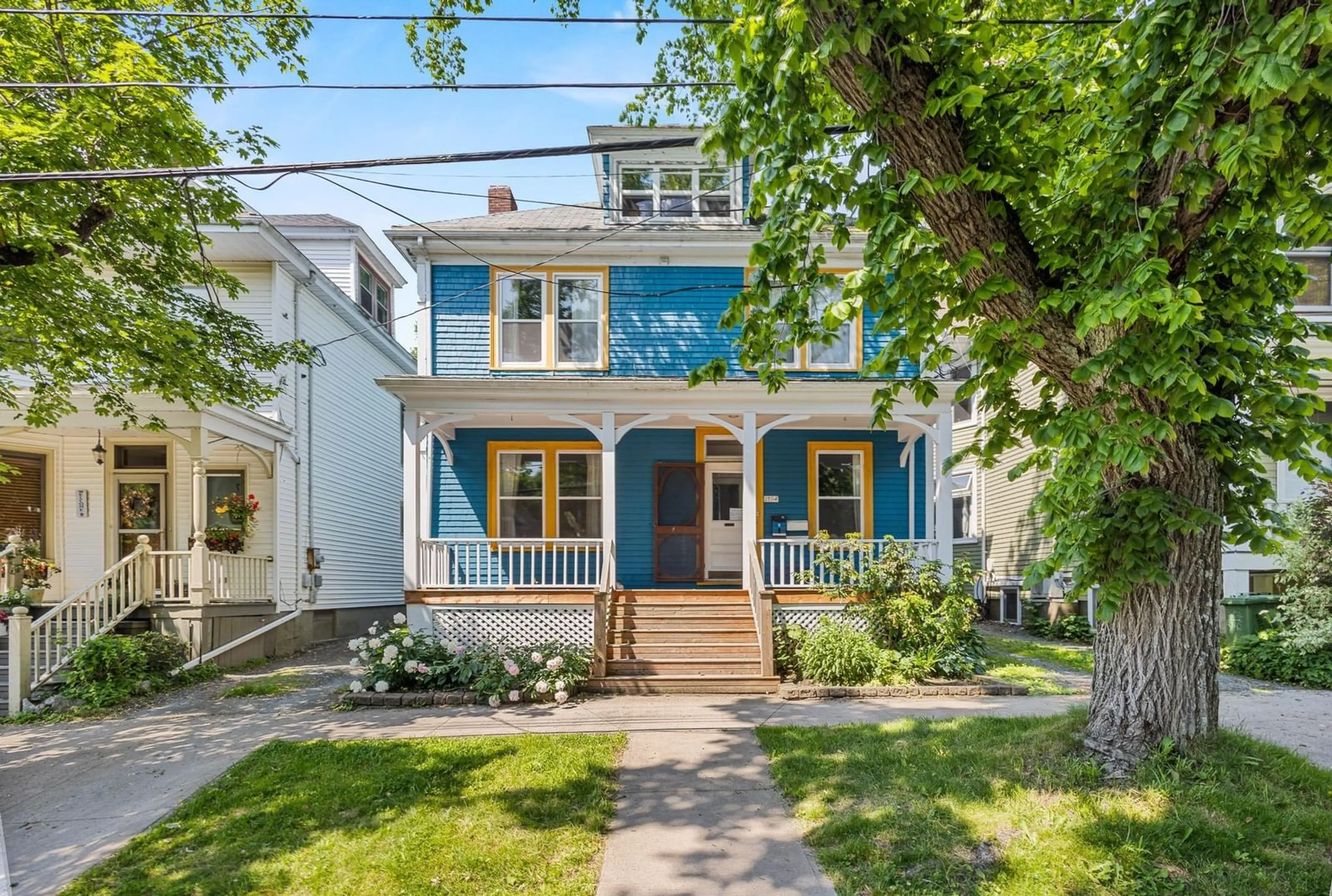 Home with vinyl exterior material, street for 1394 Edward St, Halifax Nova Scotia B3H 3H6