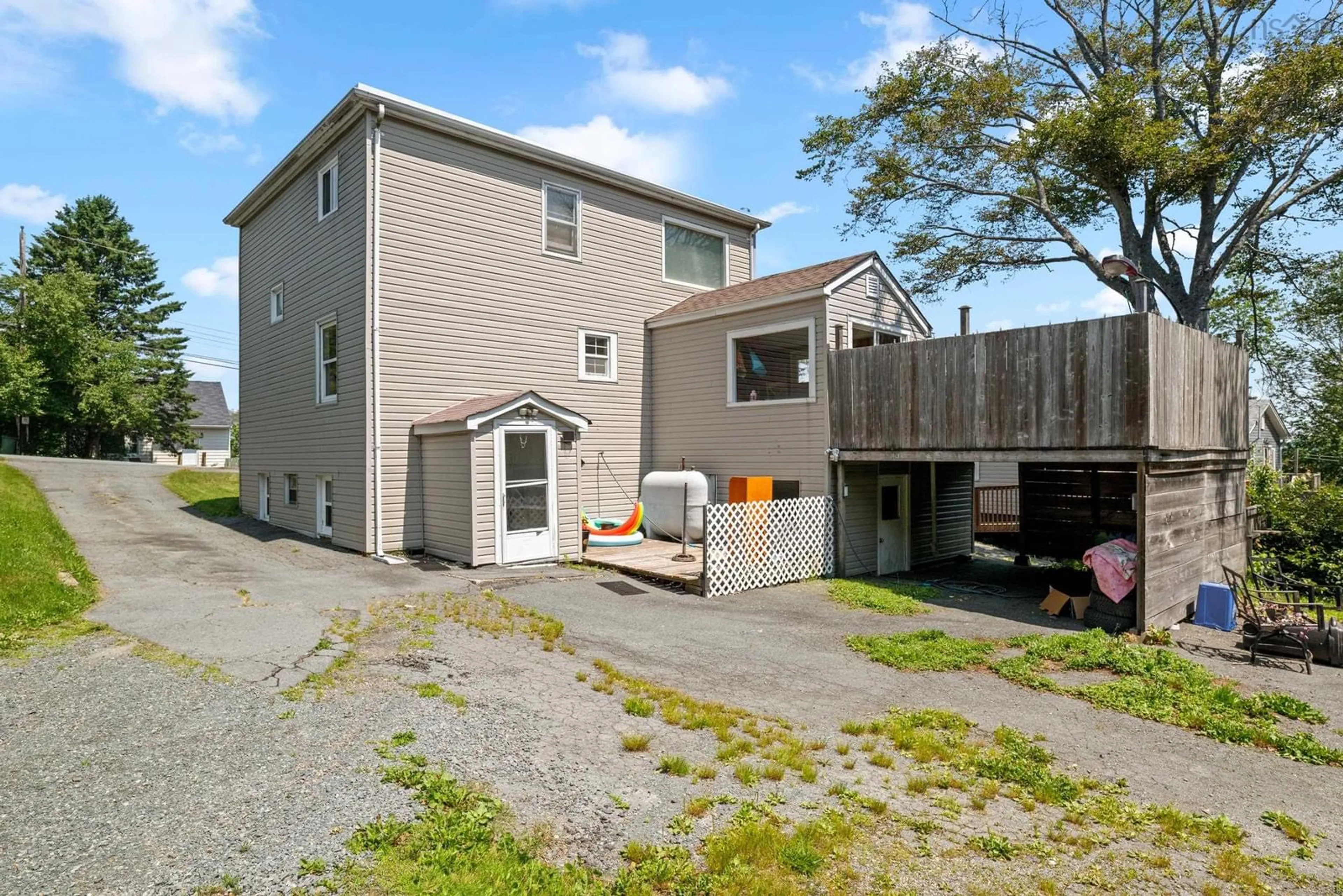 A pic from outside/outdoor area/front of a property/back of a property/a pic from drone, street for 86 Frederick Ave, Halifax Nova Scotia B3N 2K8