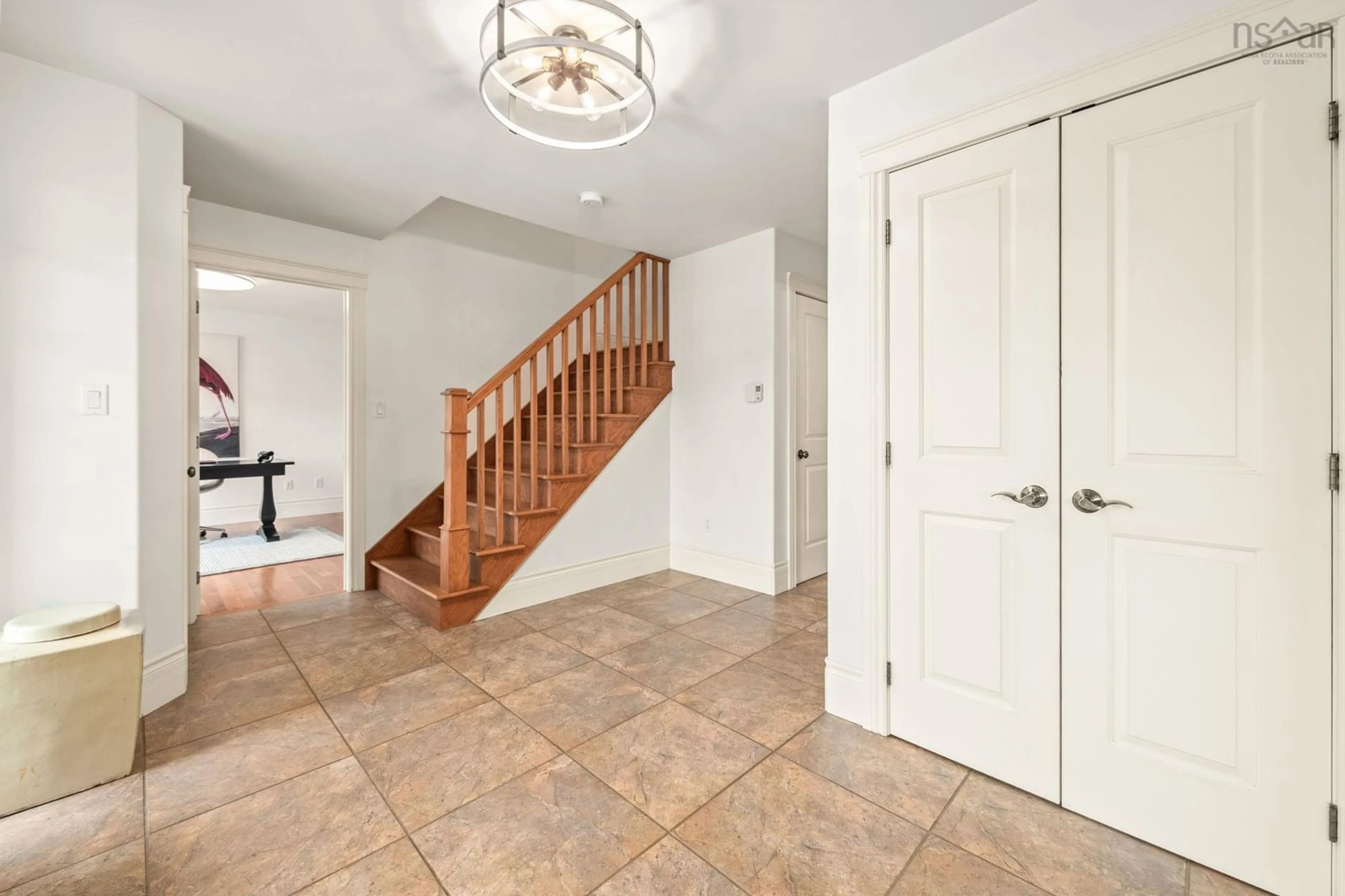 Indoor entryway for 133 Lundy Dartmouth B2ws3s Dr, Cole Harbour Nova Scotia B2W 3S3