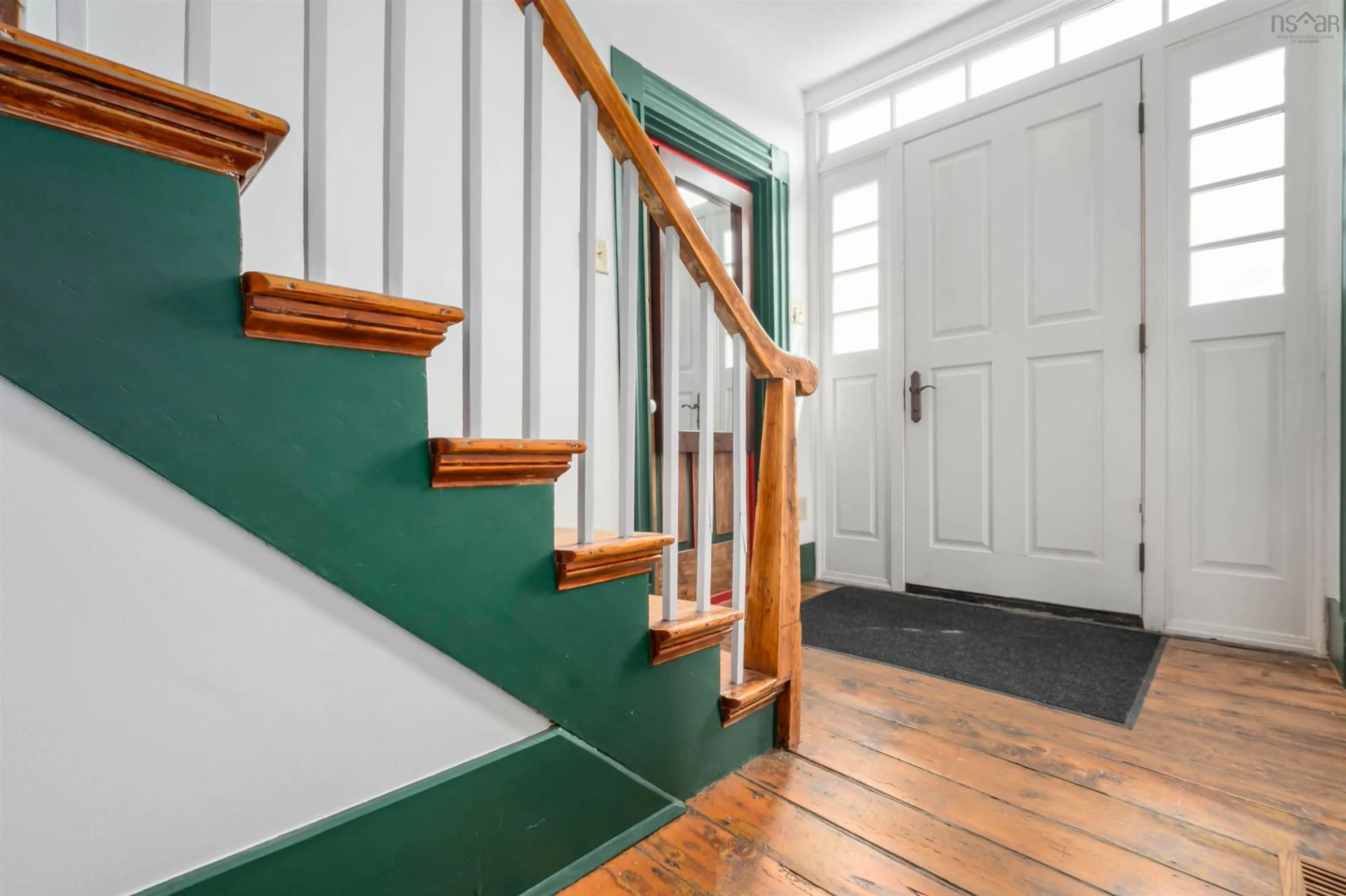 Indoor entryway for 8580 Peggys Cove, Indian Harbour Nova Scotia B3Z 3P4