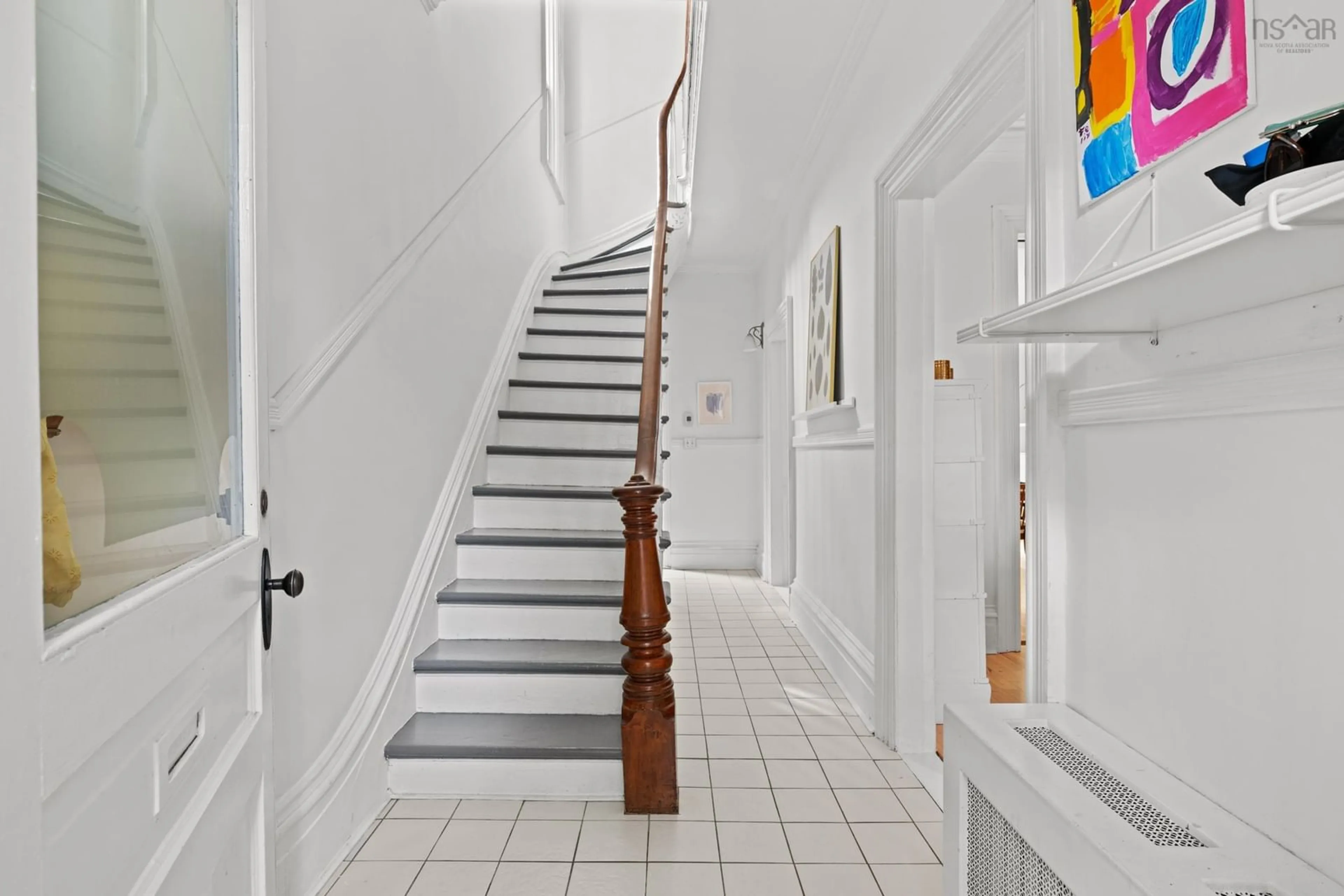 Indoor foyer for 6048 Compton Ave, Halifax Nova Scotia B3K 1E7