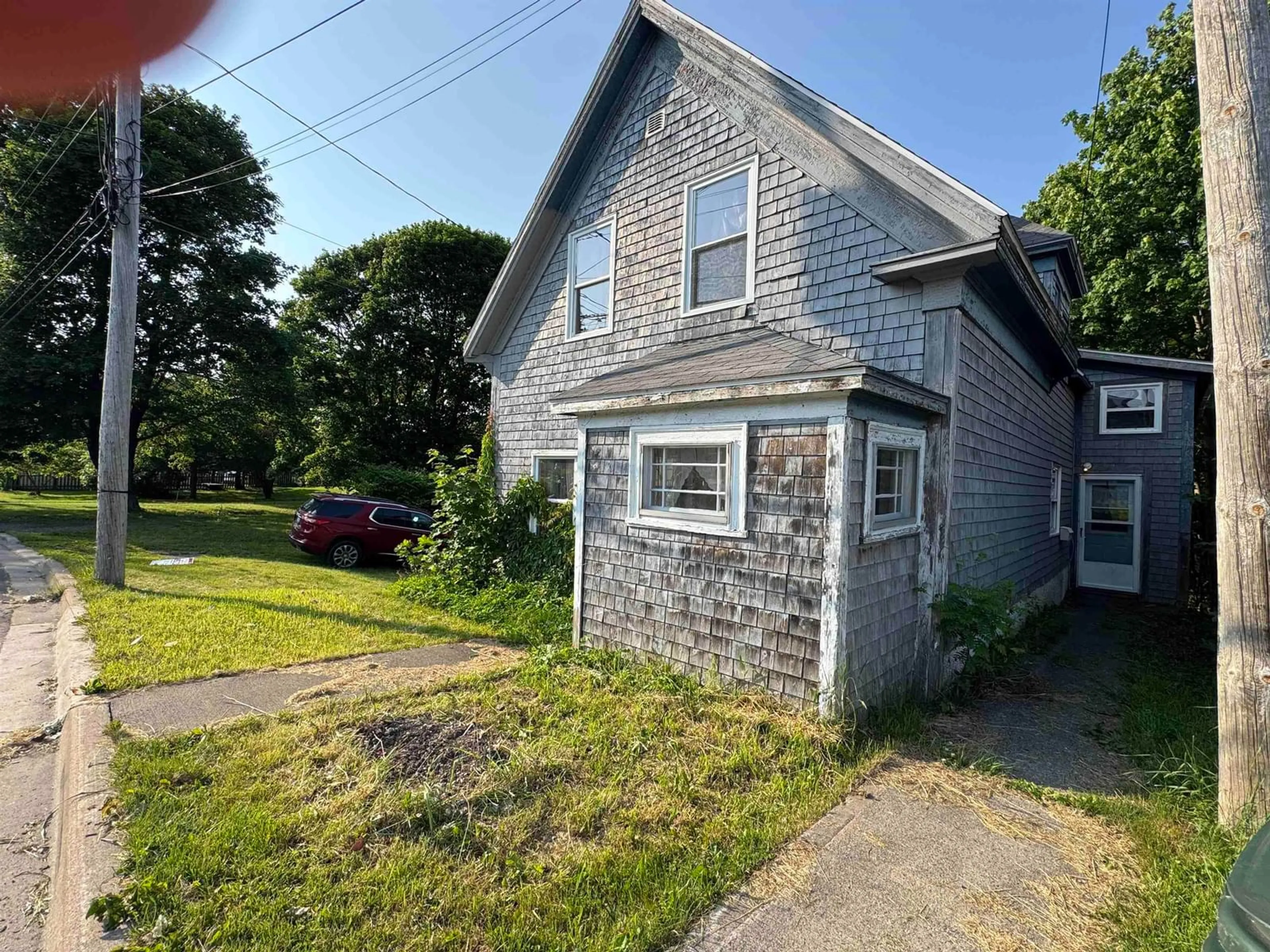 A pic from outside/outdoor area/front of a property/back of a property/a pic from drone, street for 7 Regent St, North Sydney Nova Scotia B2A 2E3