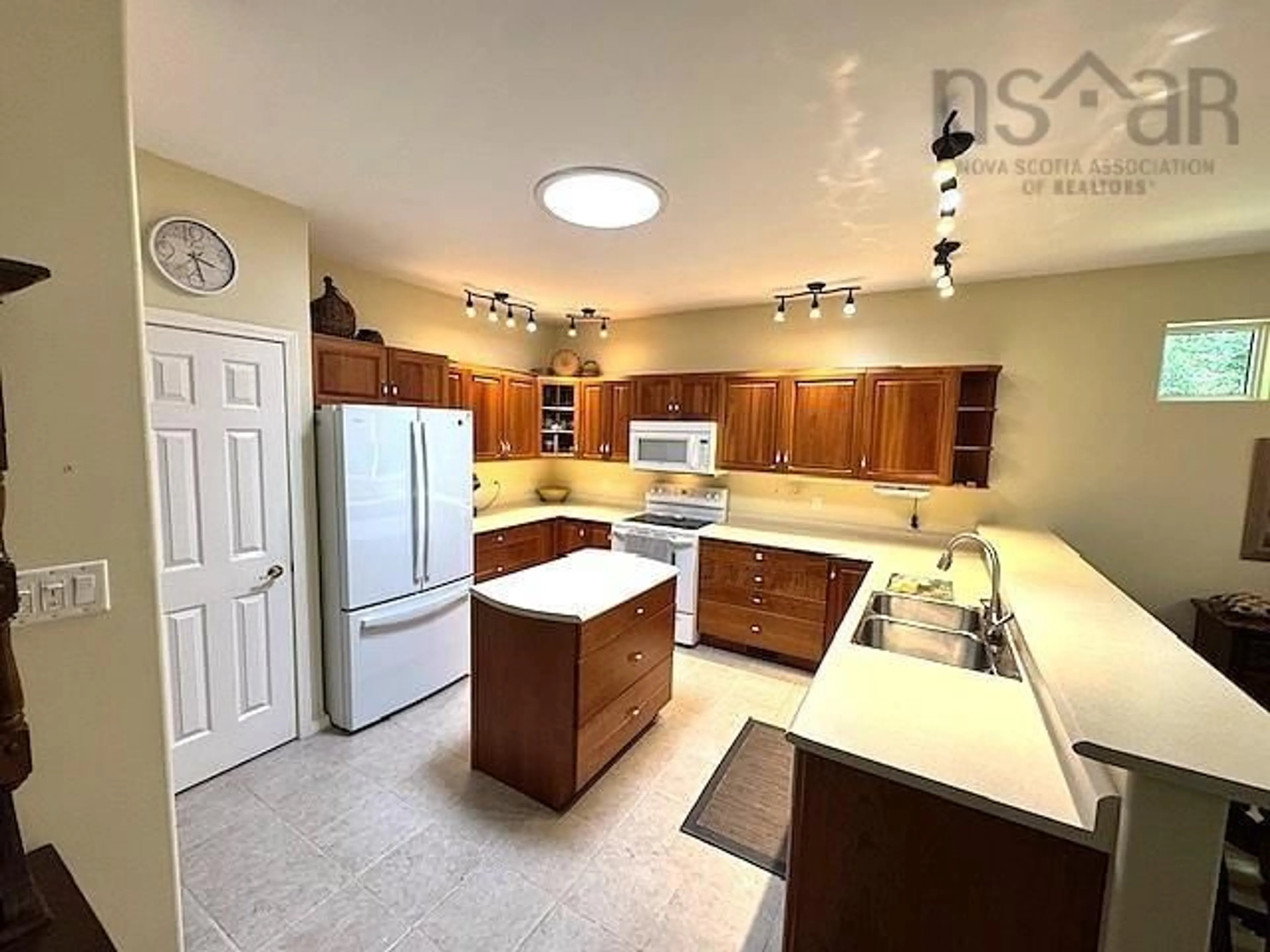 Open concept kitchen, ceramic/tile floor for 374 Brady St, Bridgewater Nova Scotia B4V 3W4