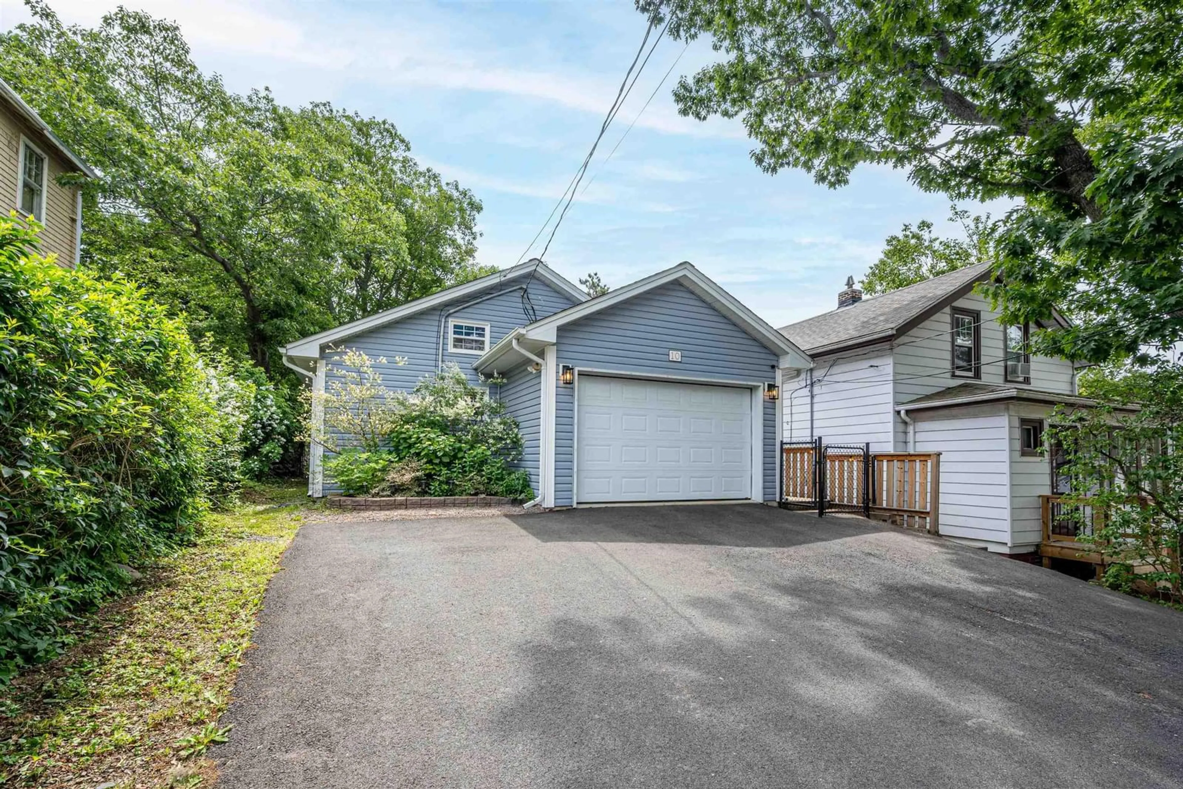 Unknown for 10 Carleton St, Dartmouth Nova Scotia B2W 1E7