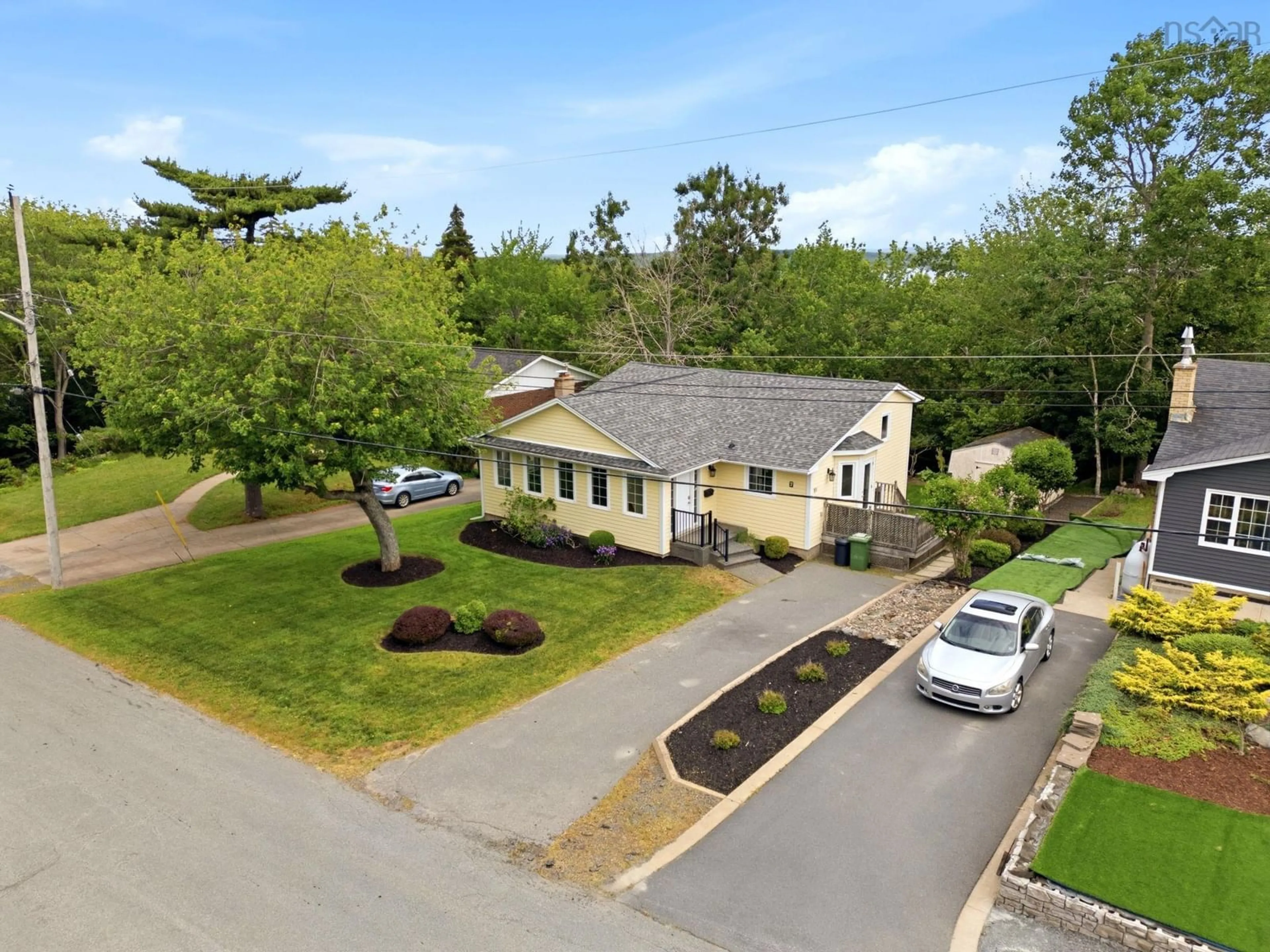 A pic from outside/outdoor area/front of a property/back of a property/a pic from drone, street for 7 Oakley Ave, Halifax Nova Scotia B3M 3G6