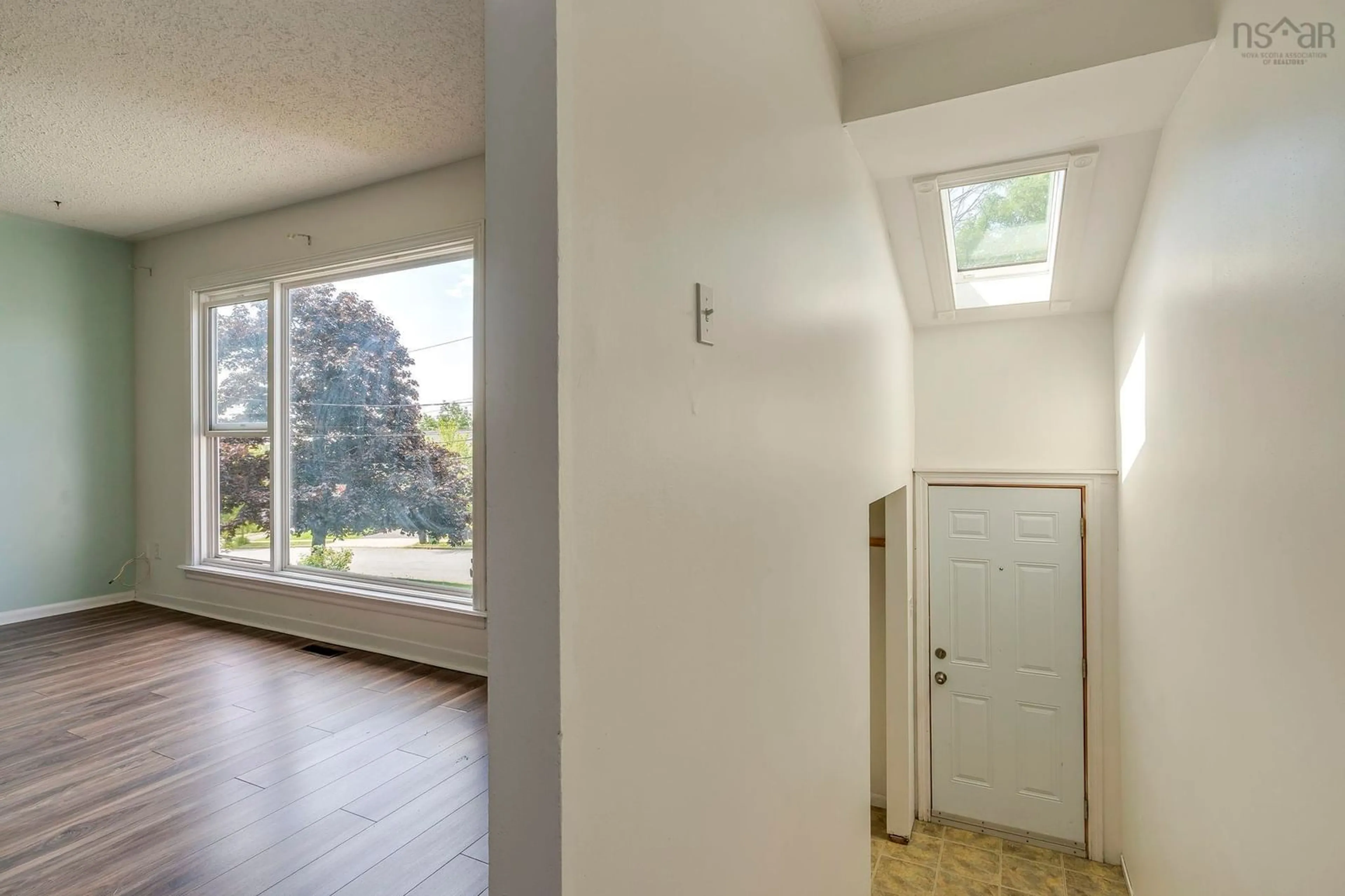 Indoor entryway for 104 Arklow Dr, Dartmouth Nova Scotia B2W 2W4