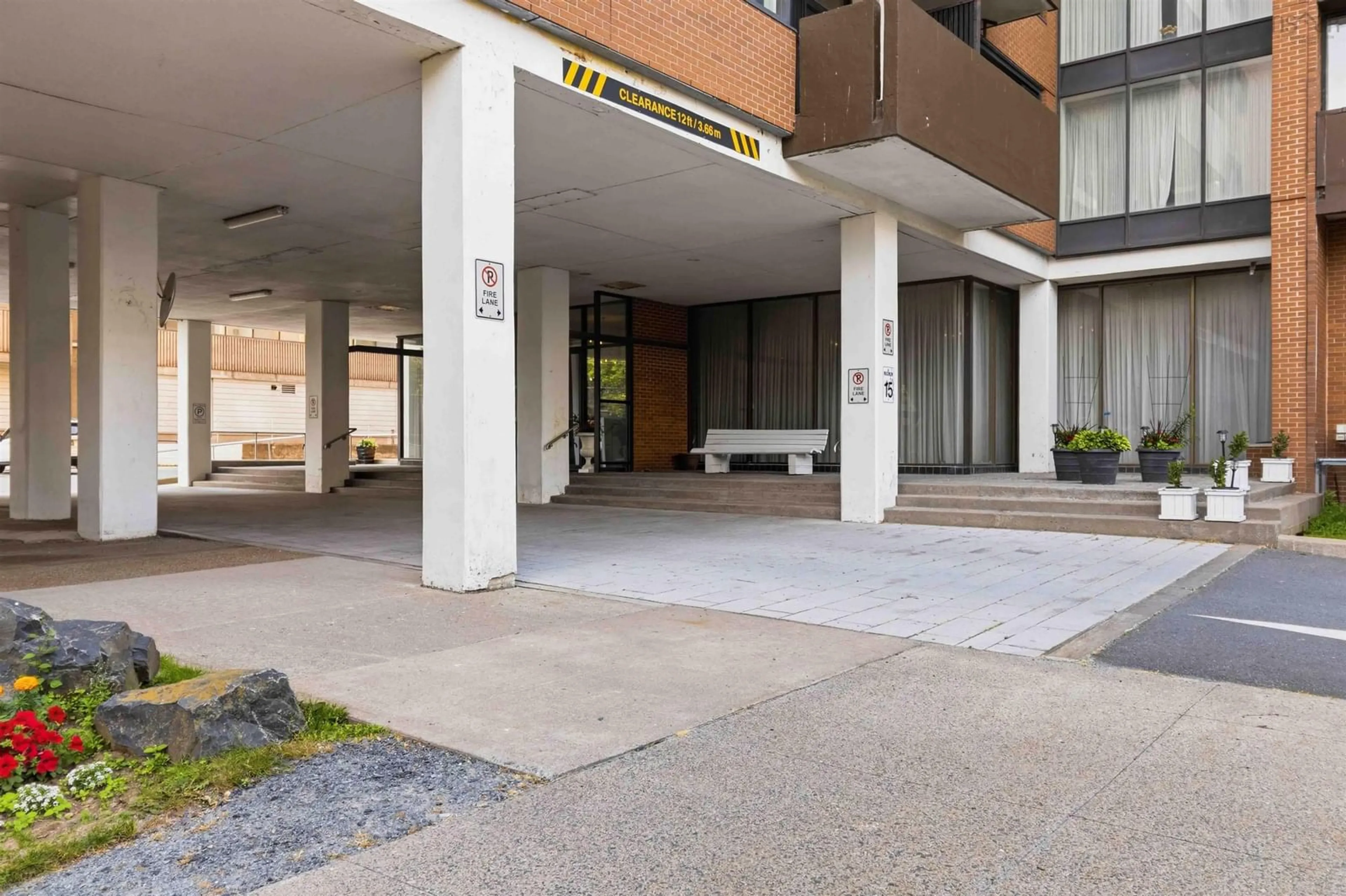 Indoor foyer for 5959 Spring Garden Rd #909, Halifax Nova Scotia B3H 1Y5