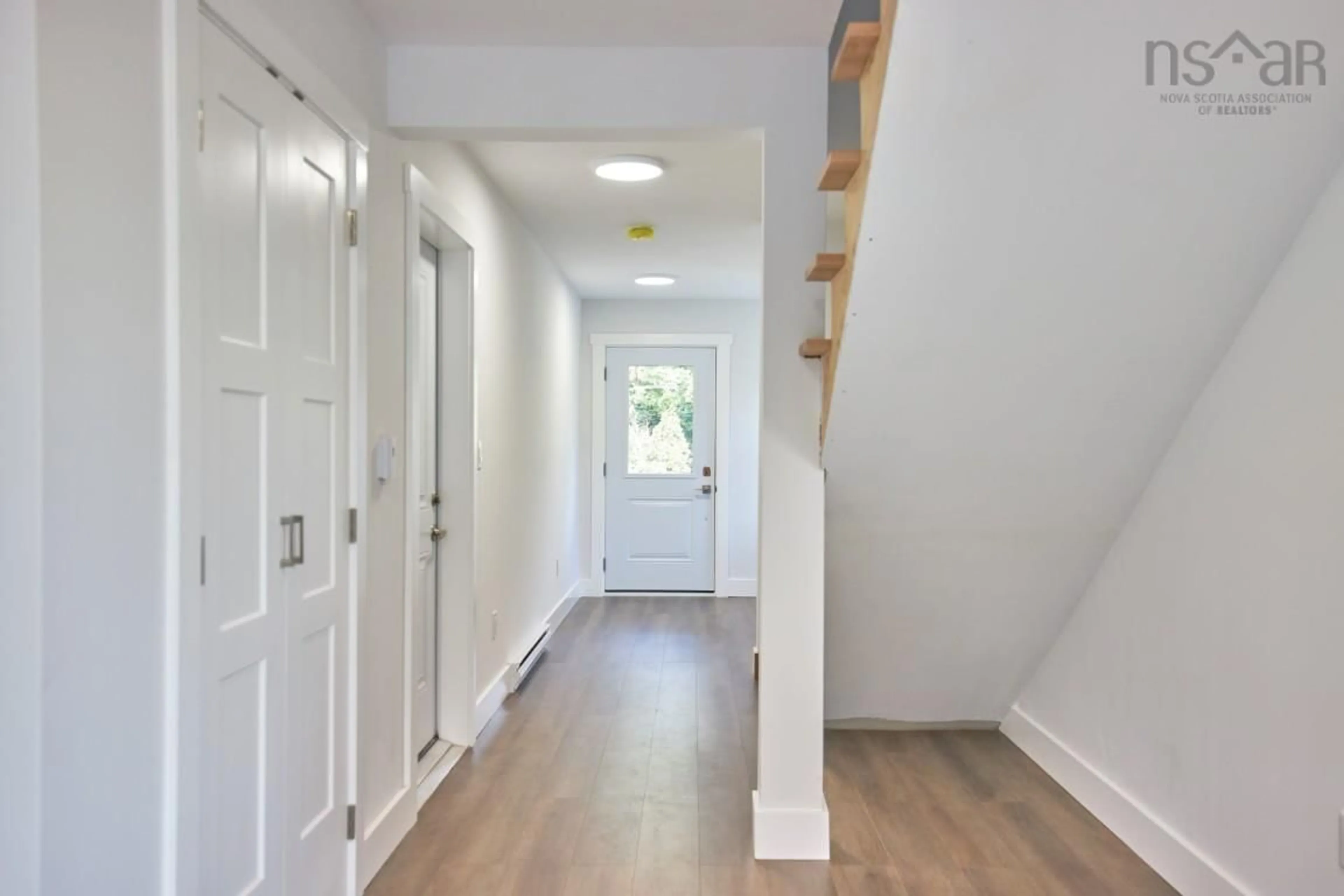 Indoor entryway for 967 Pleasant St, Canning Nova Scotia B0P 1H0