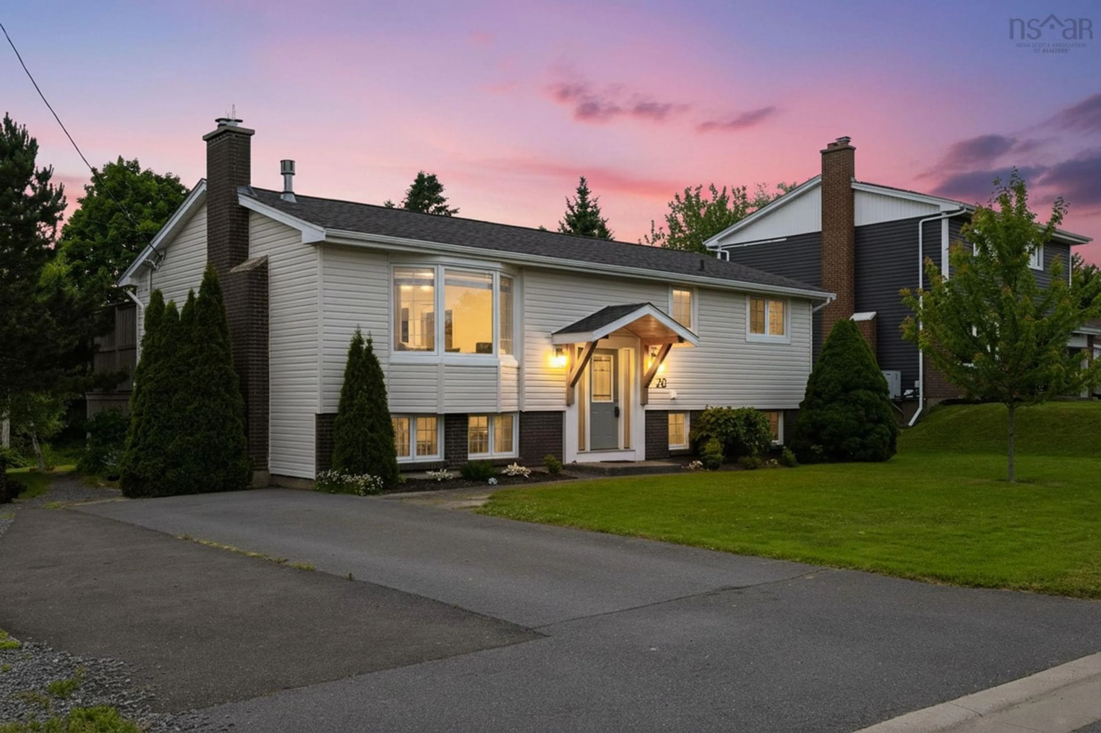 Home with vinyl exterior material, street for 20 Hollyoake Lane, Dartmouth Nova Scotia B2V 1L7