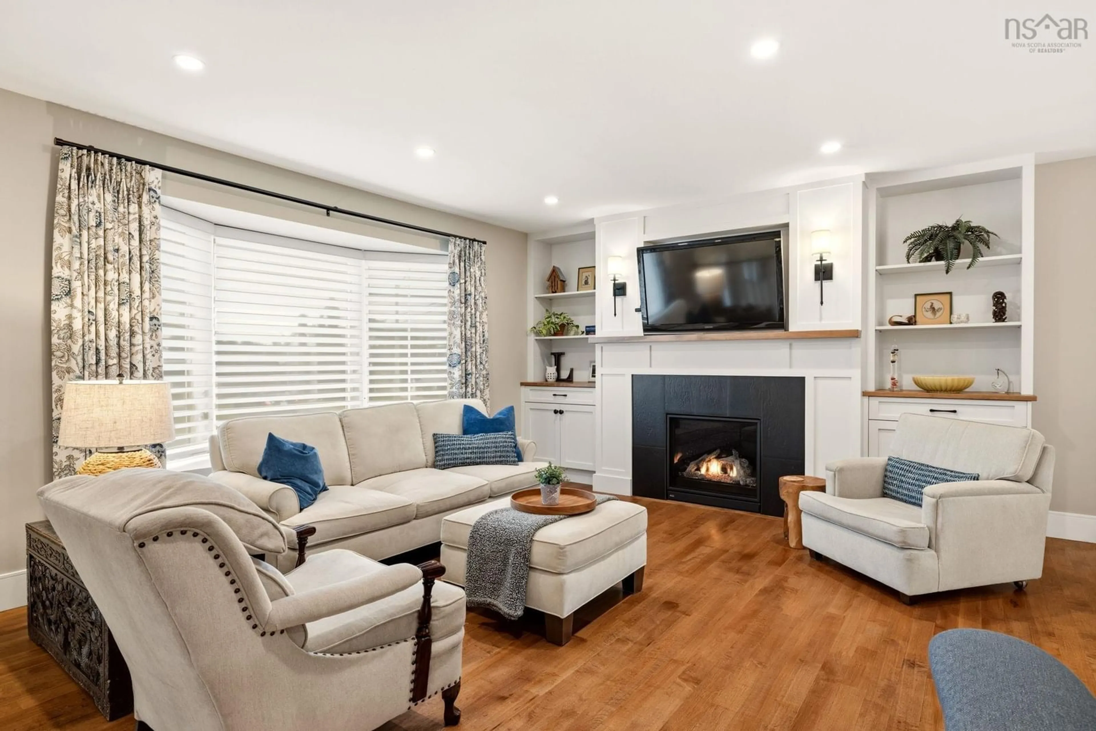 Living room with furniture, wood/laminate floor for 20 Hollyoake Lane, Dartmouth Nova Scotia B2V 1L7