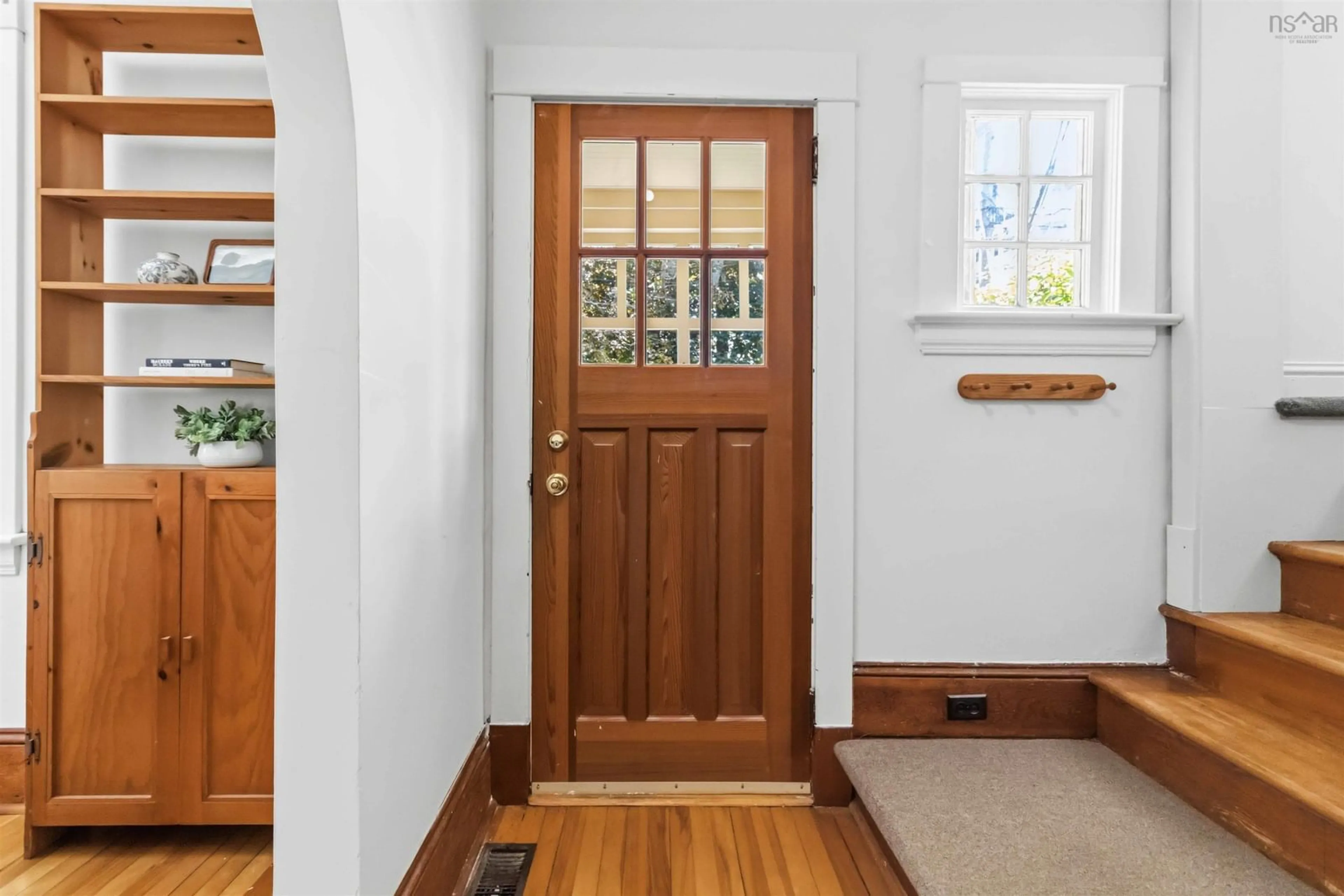 Indoor entryway for 2583 Joseph St, Halifax Nova Scotia B3L 3H3