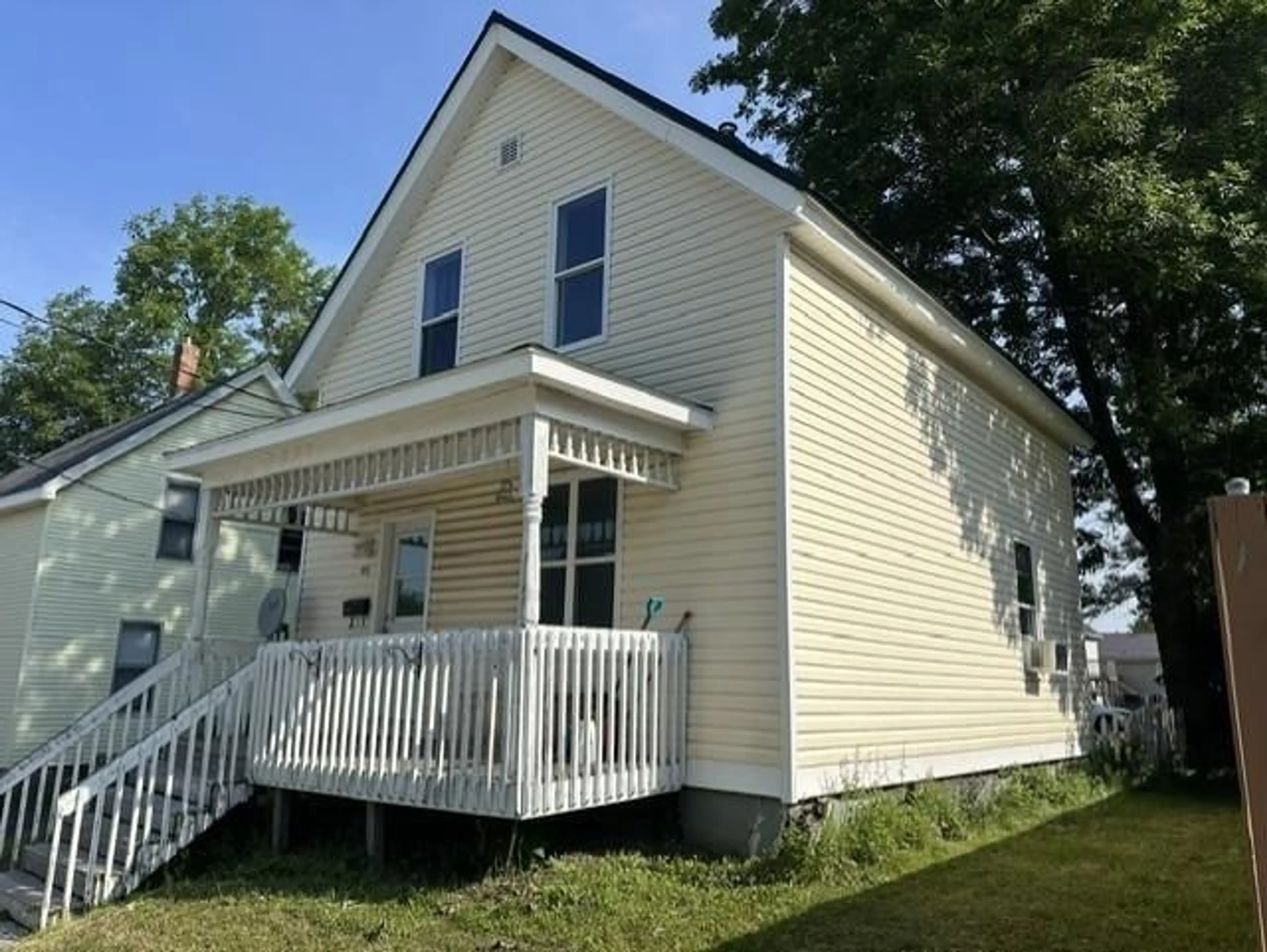Home with vinyl exterior material, building for 172 Mccoll St, New Glasgow Nova Scotia B2H 4Z7