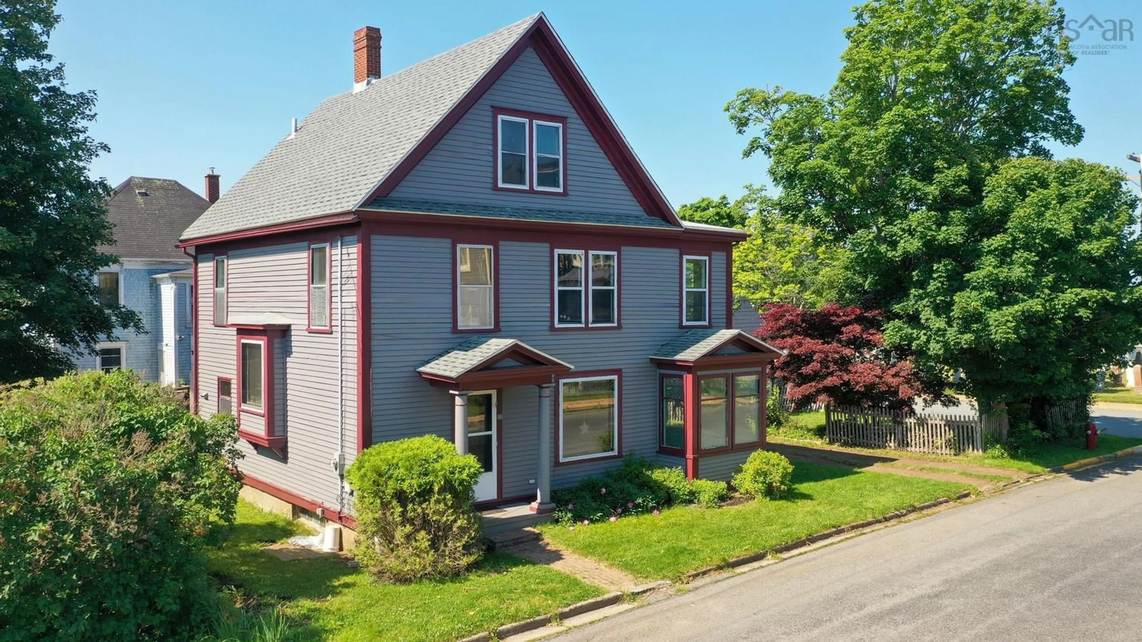 A pic from outside/outdoor area/front of a property/back of a property/a pic from drone, street for 46 Fox St, Lunenburg Nova Scotia B0J 2C0