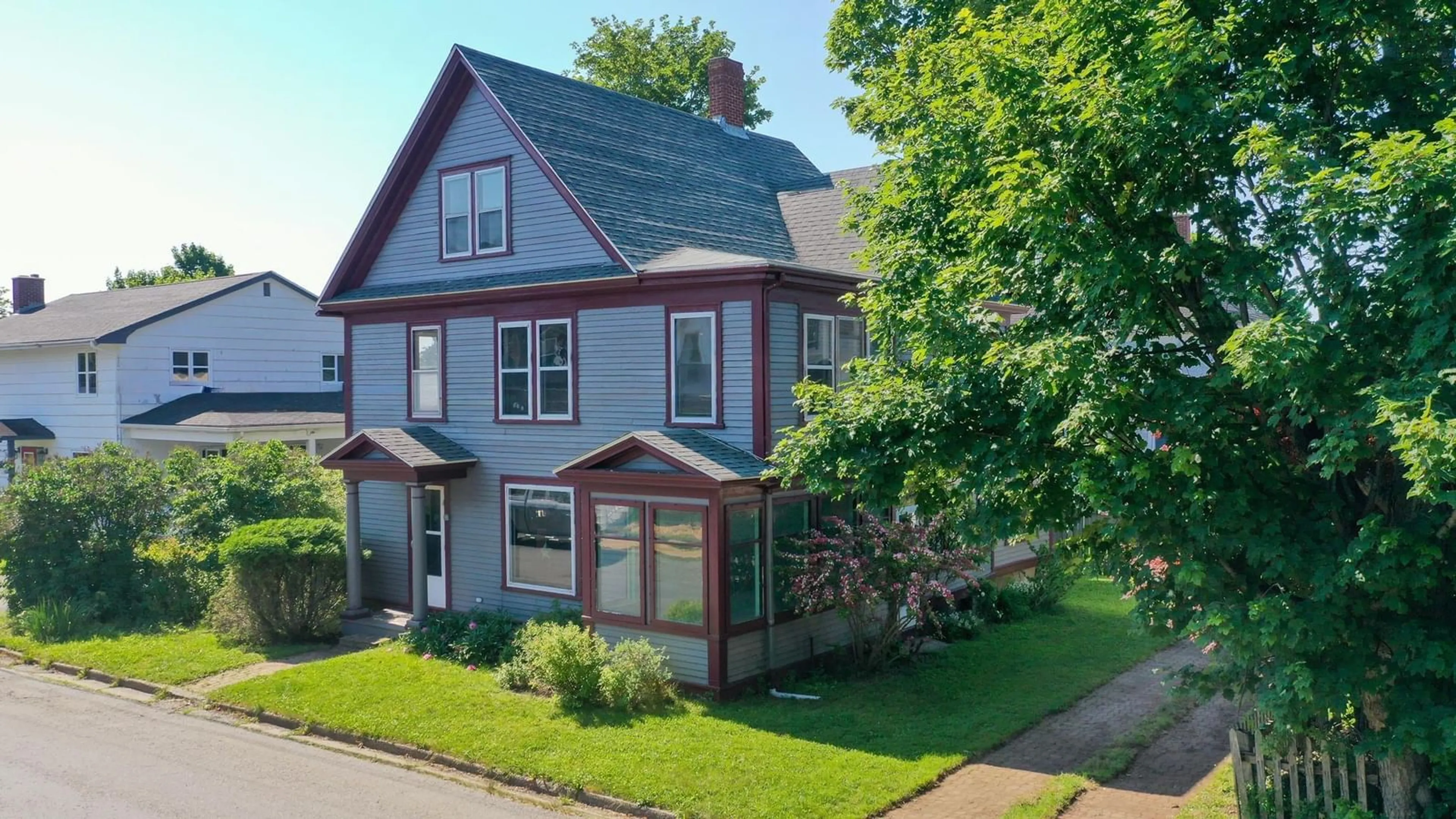 A pic from outside/outdoor area/front of a property/back of a property/a pic from drone, street for 46 Fox St, Lunenburg Nova Scotia B0J 2C0