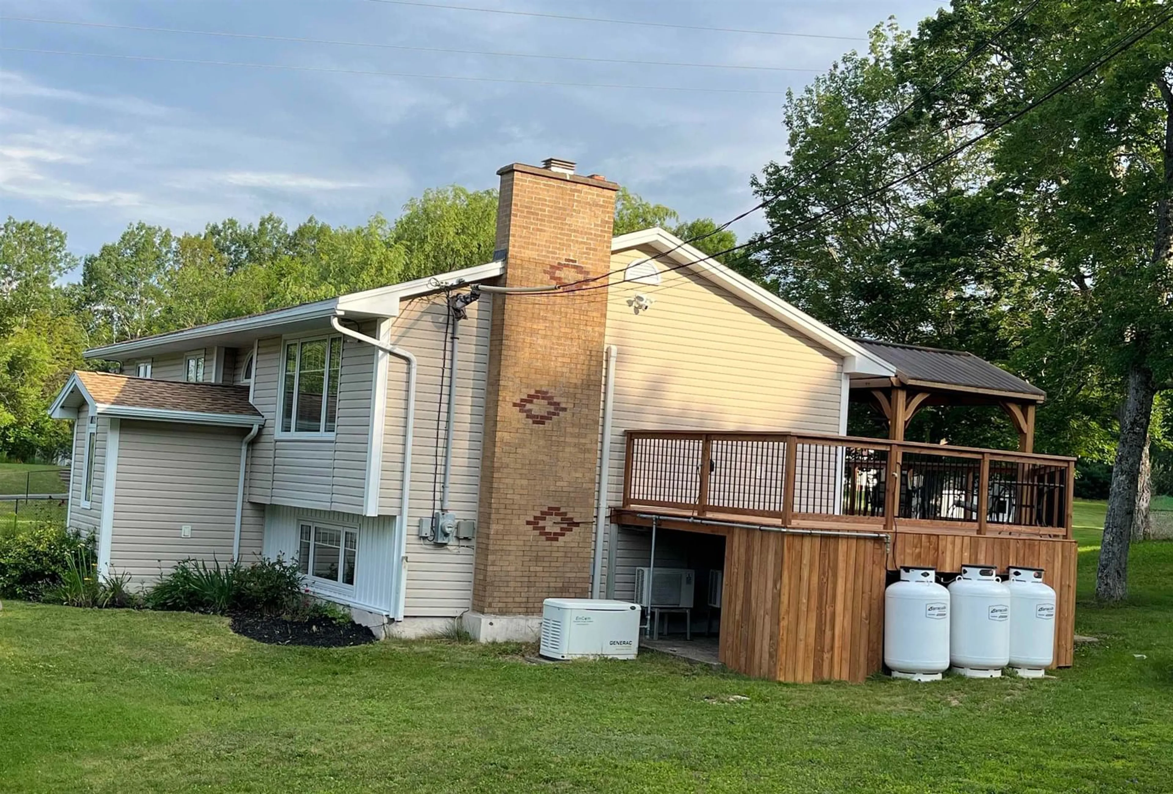 Home with vinyl exterior material, unknown for 1 Brook St, Fletchers Lake Nova Scotia B2T 1A5