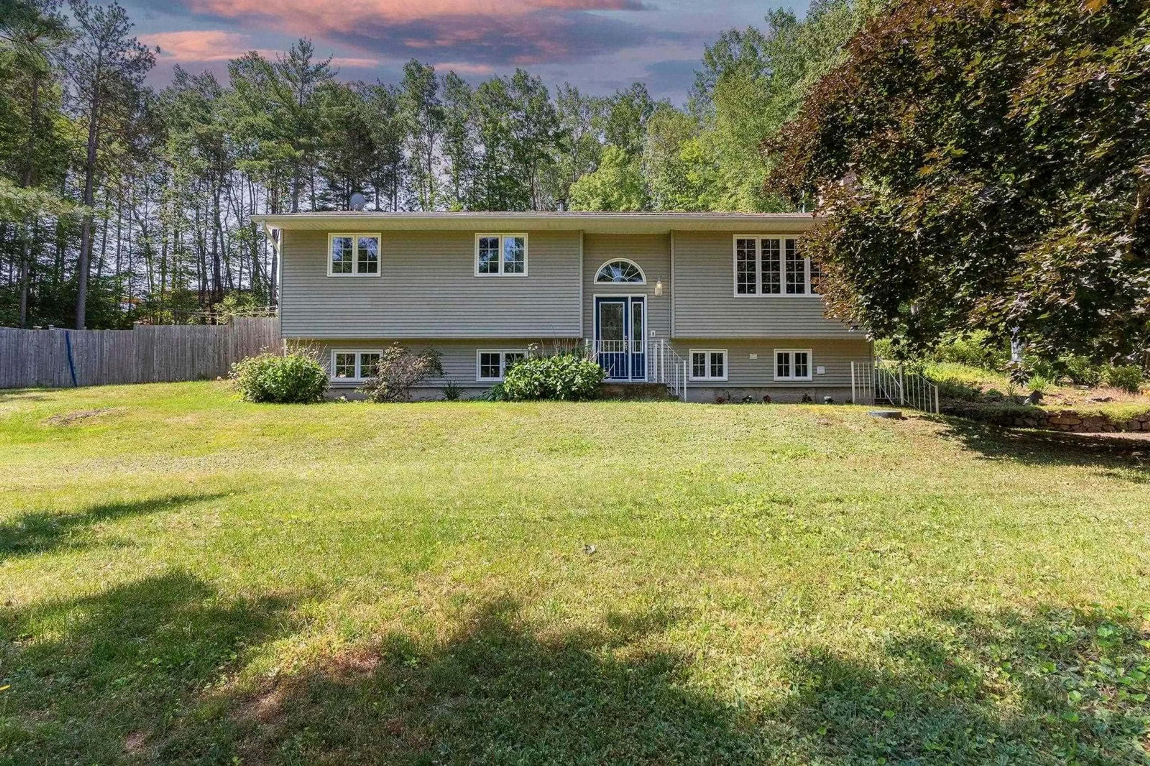 Home with vinyl exterior material, unknown for 2948 Borden St, Coldbrook Nova Scotia B4R 1A3