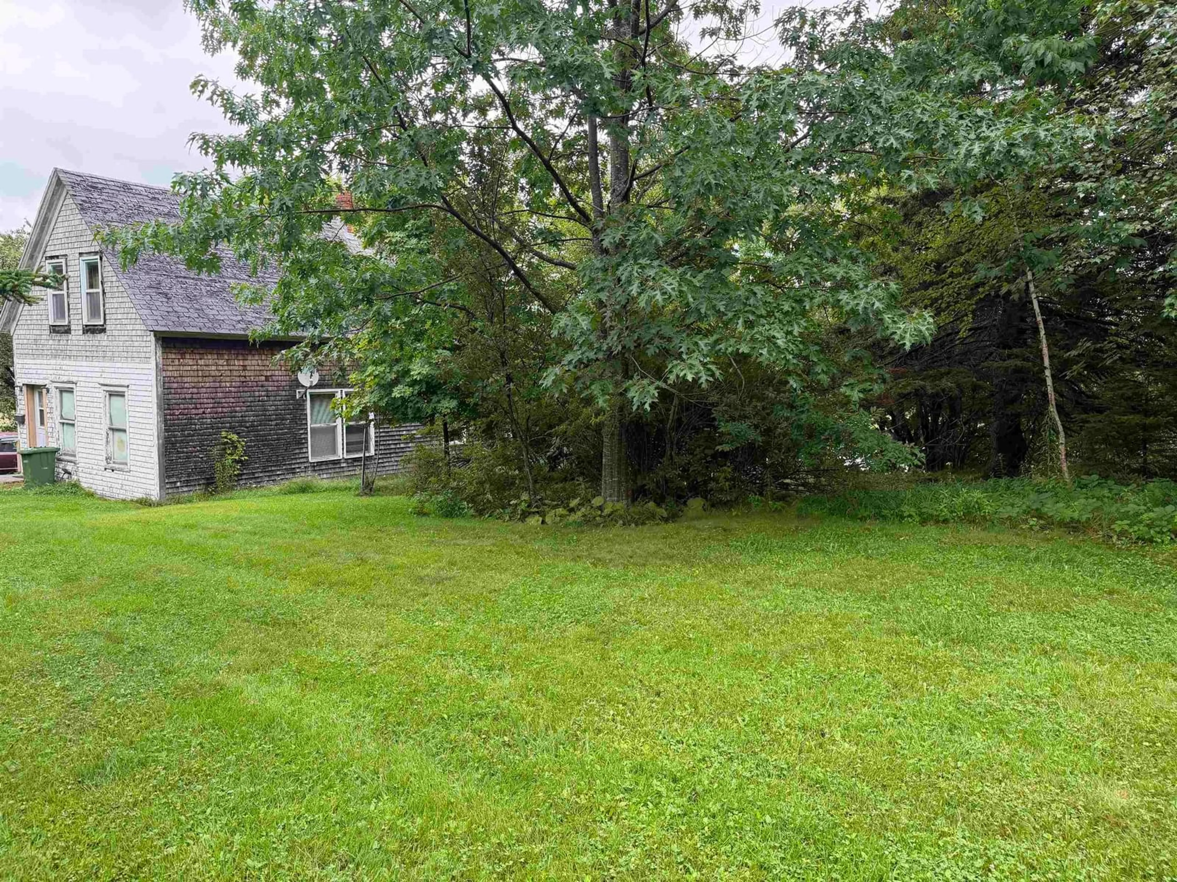 A pic from outside/outdoor area/front of a property/back of a property/a pic from drone, unknown for 84 Warren St, New Glasgow Nova Scotia B2H 1P2