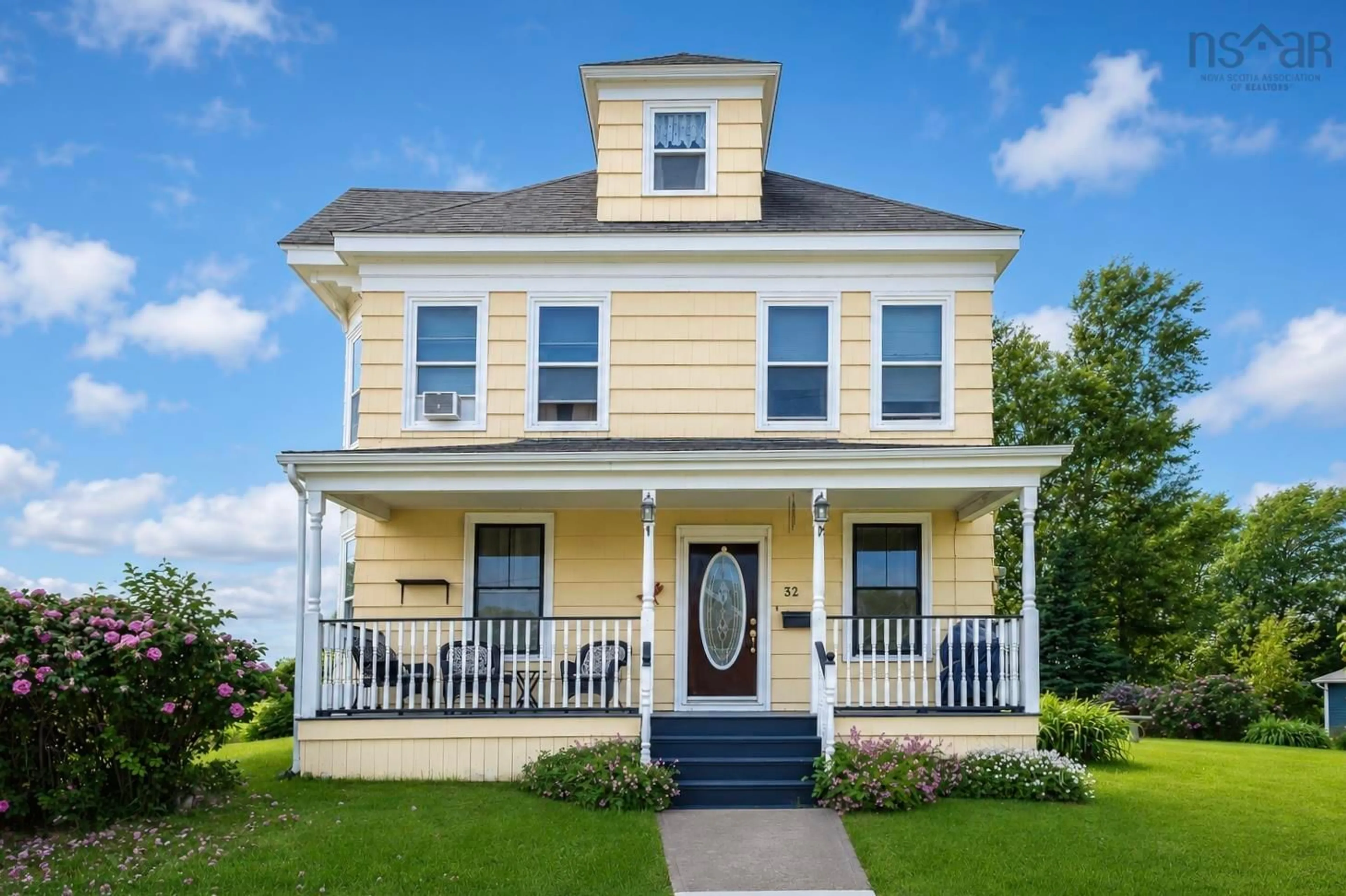 Home with vinyl exterior material, unknown for 32 Fraser Ave, Sydney Mines Nova Scotia B1V 2B7
