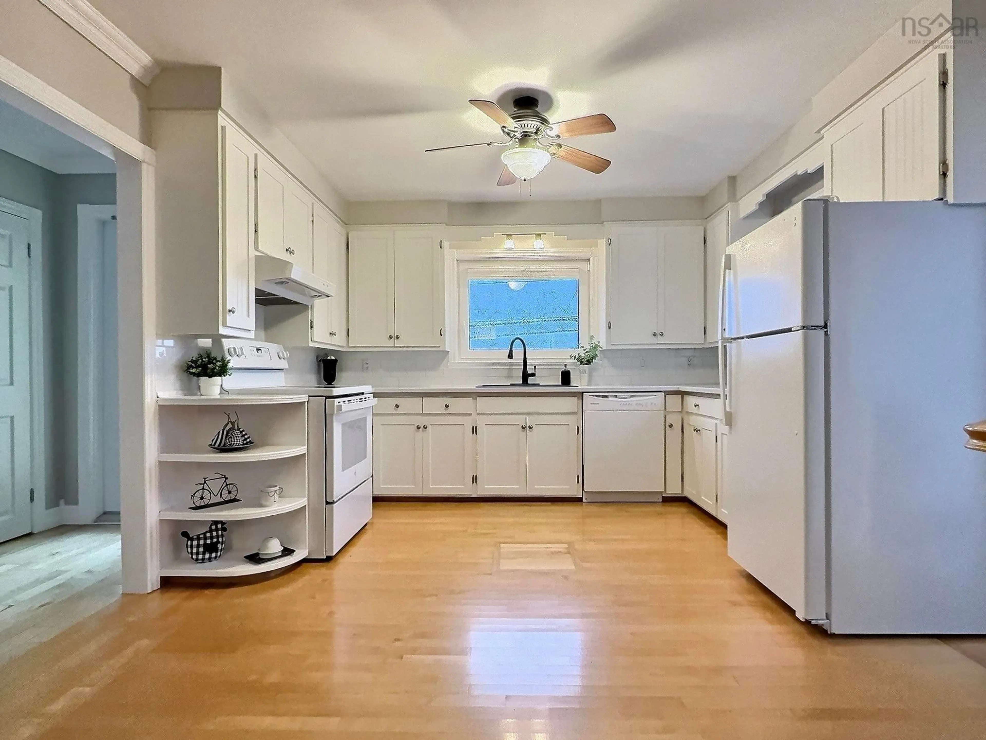 Open concept kitchen, unknown for 15052 Cabot Trail Rd, Chéticamp Nova Scotia B0E 1H0