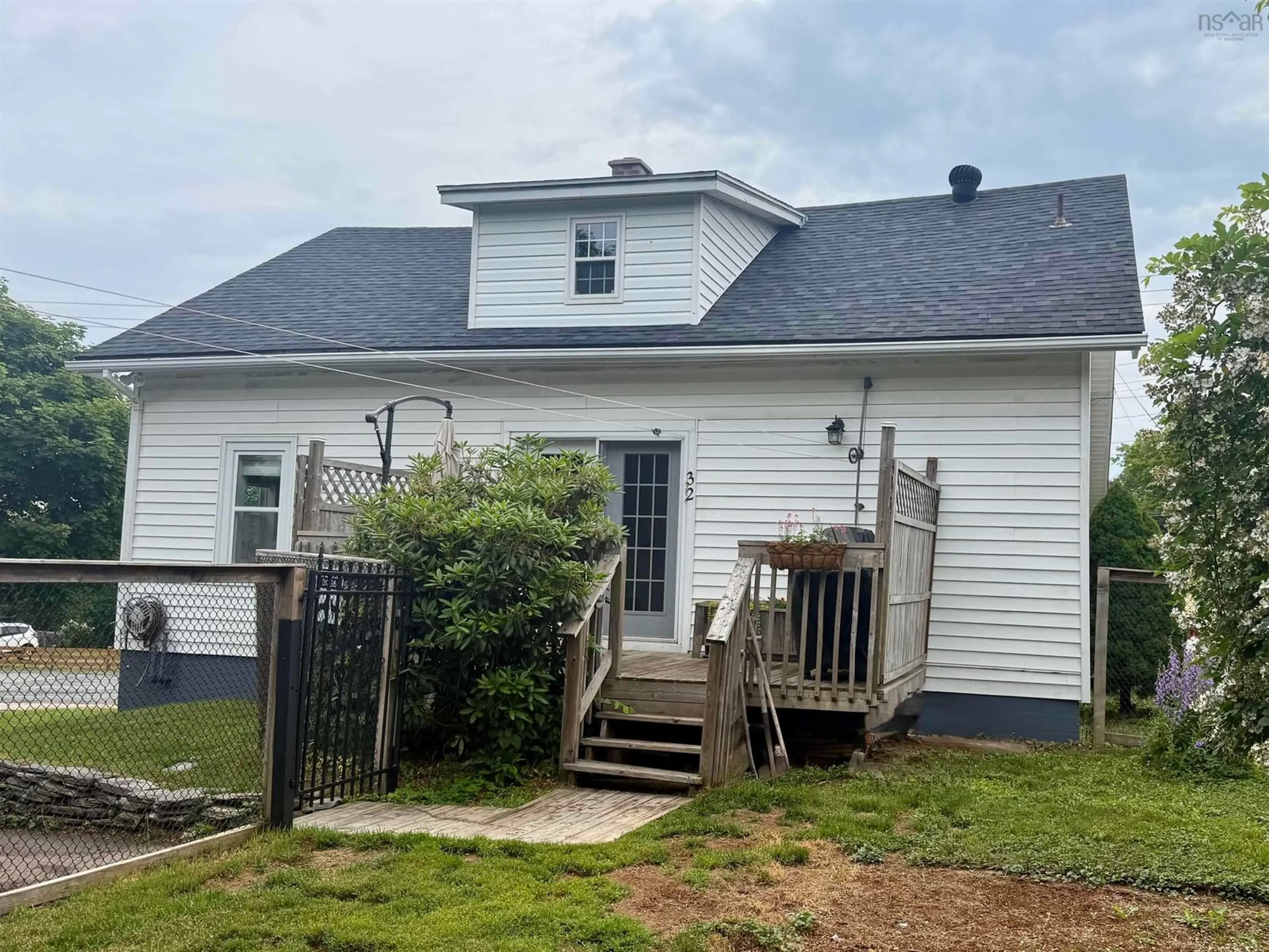 Unknown for 32 James St, Truro Nova Scotia B2N 3A1