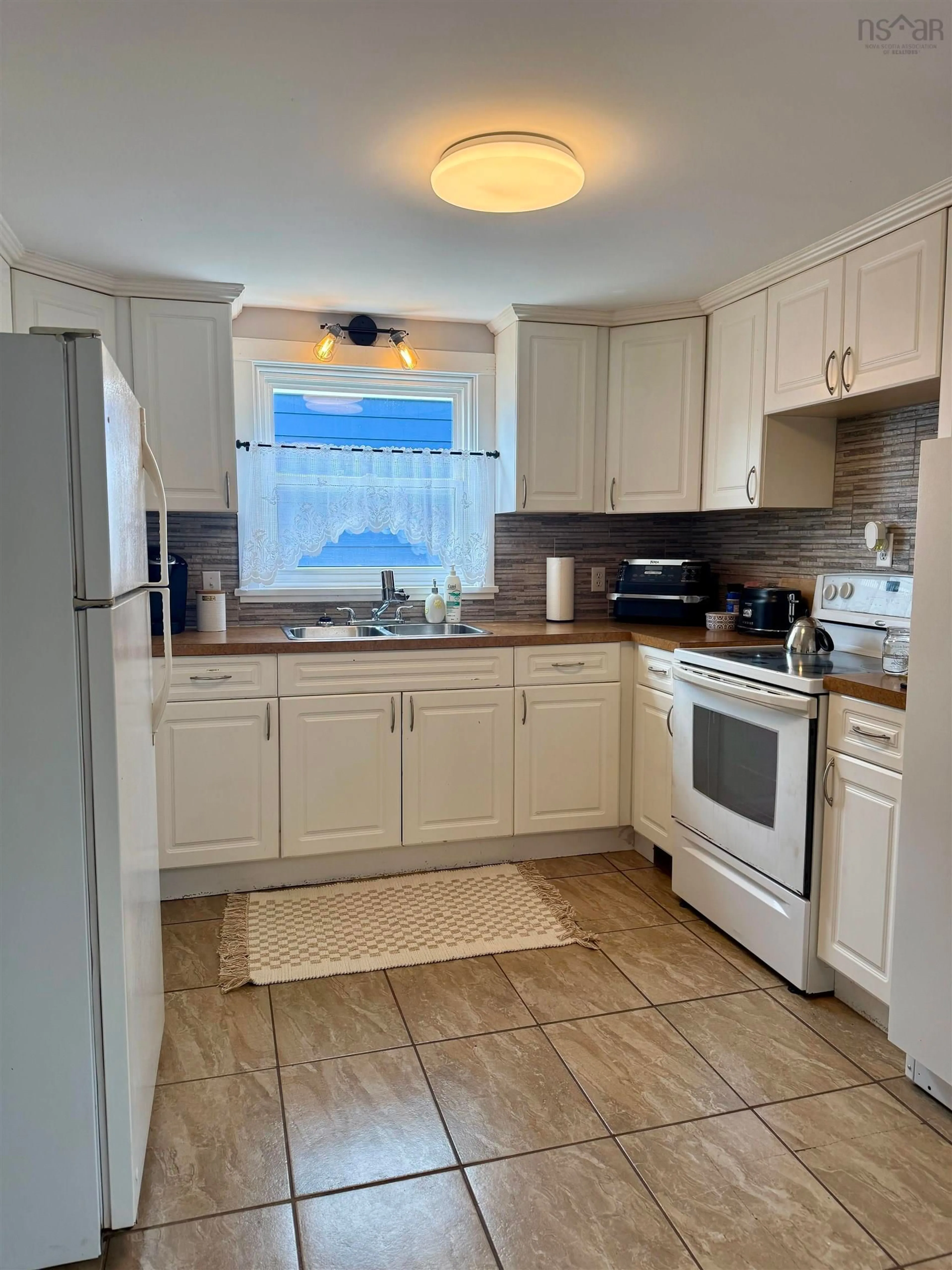 Standard kitchen, ceramic/tile floor for 32 James St, Truro Nova Scotia B2N 3A1