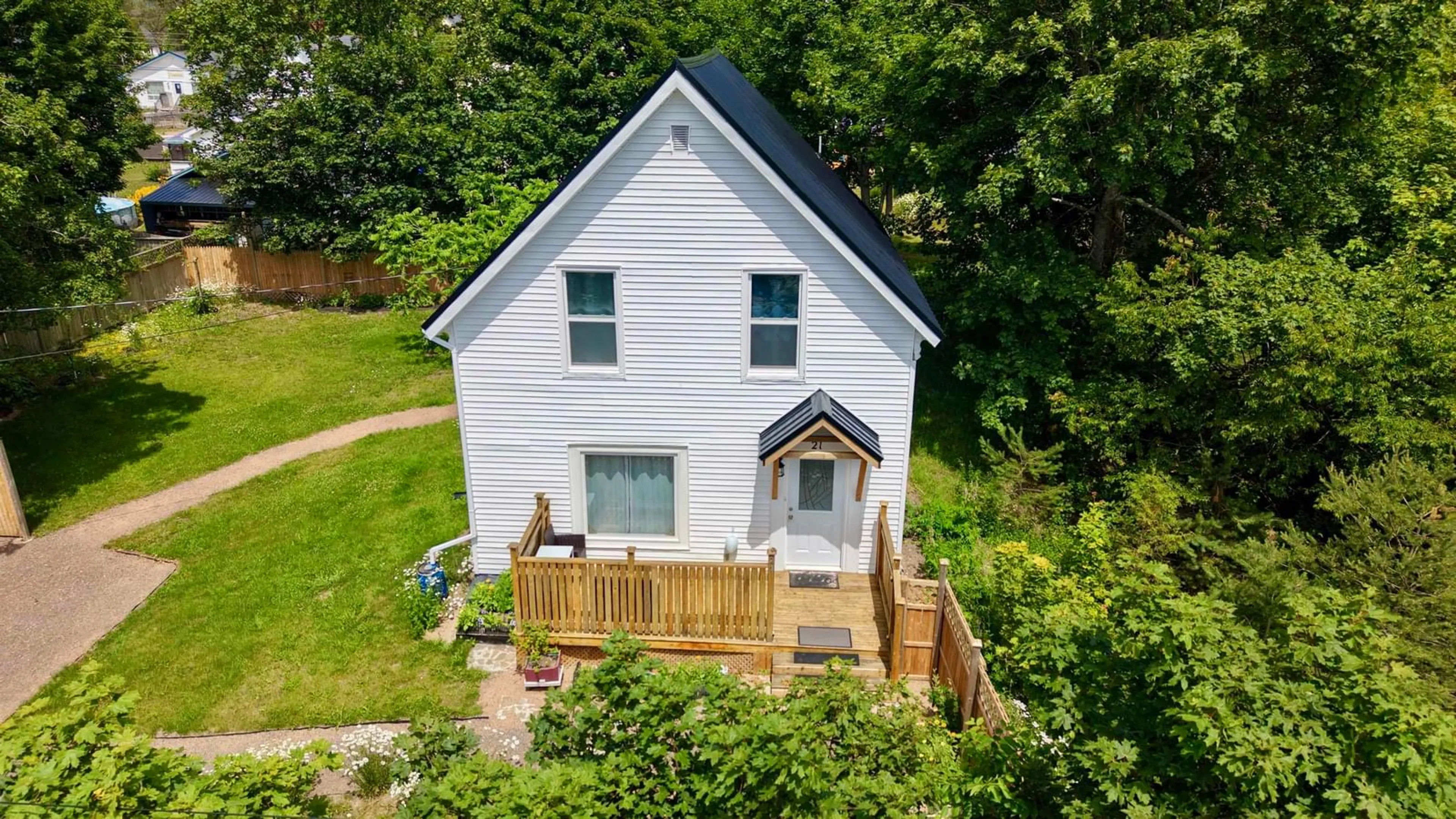 A pic from outside/outdoor area/front of a property/back of a property/a pic from drone, unknown for 21 Prince St, Parrsboro Nova Scotia B0M 1S0