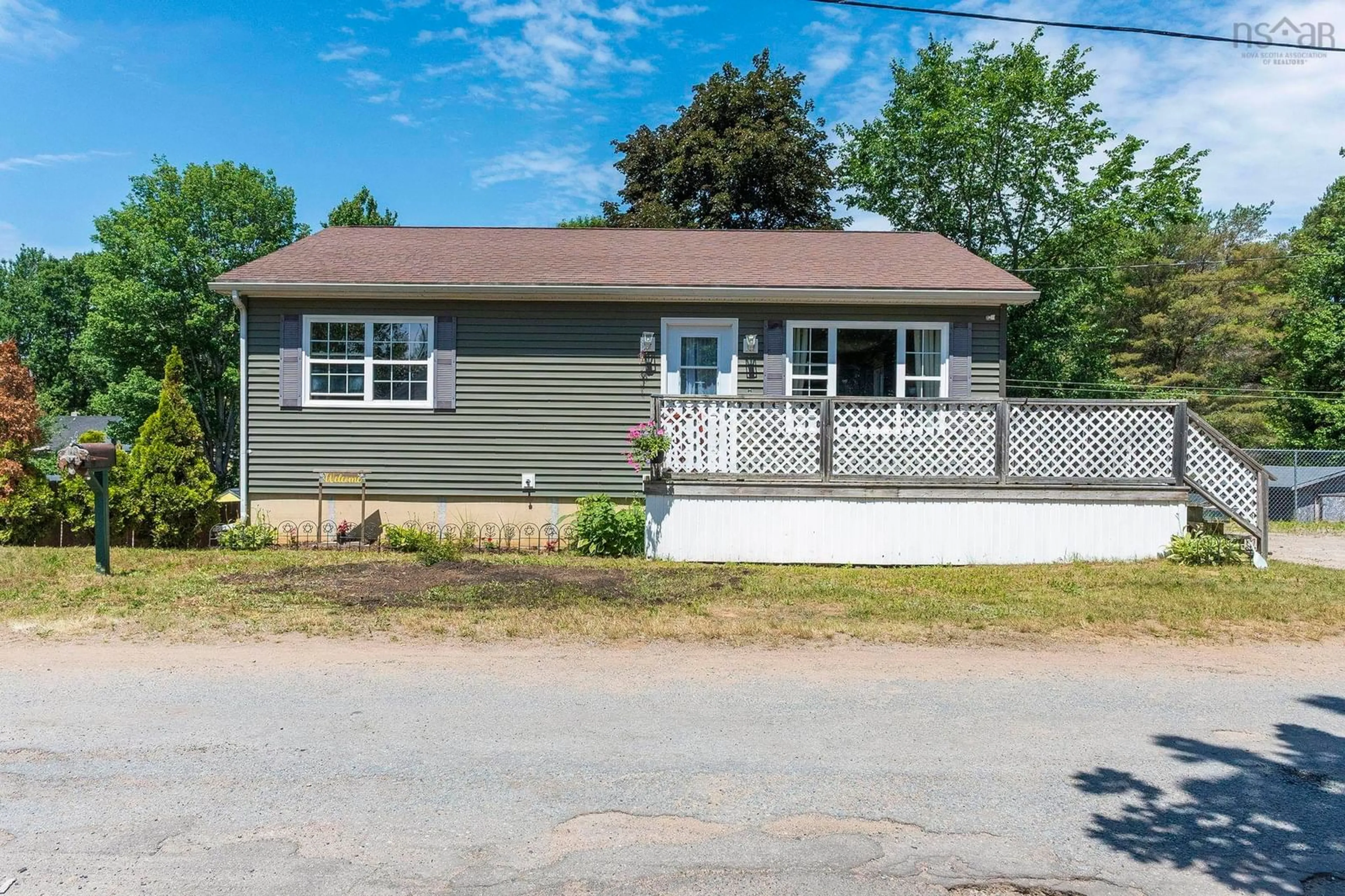 Home with vinyl exterior material, street for 601 Hillcrest Ave, Kingston Nova Scotia B0P 1R0