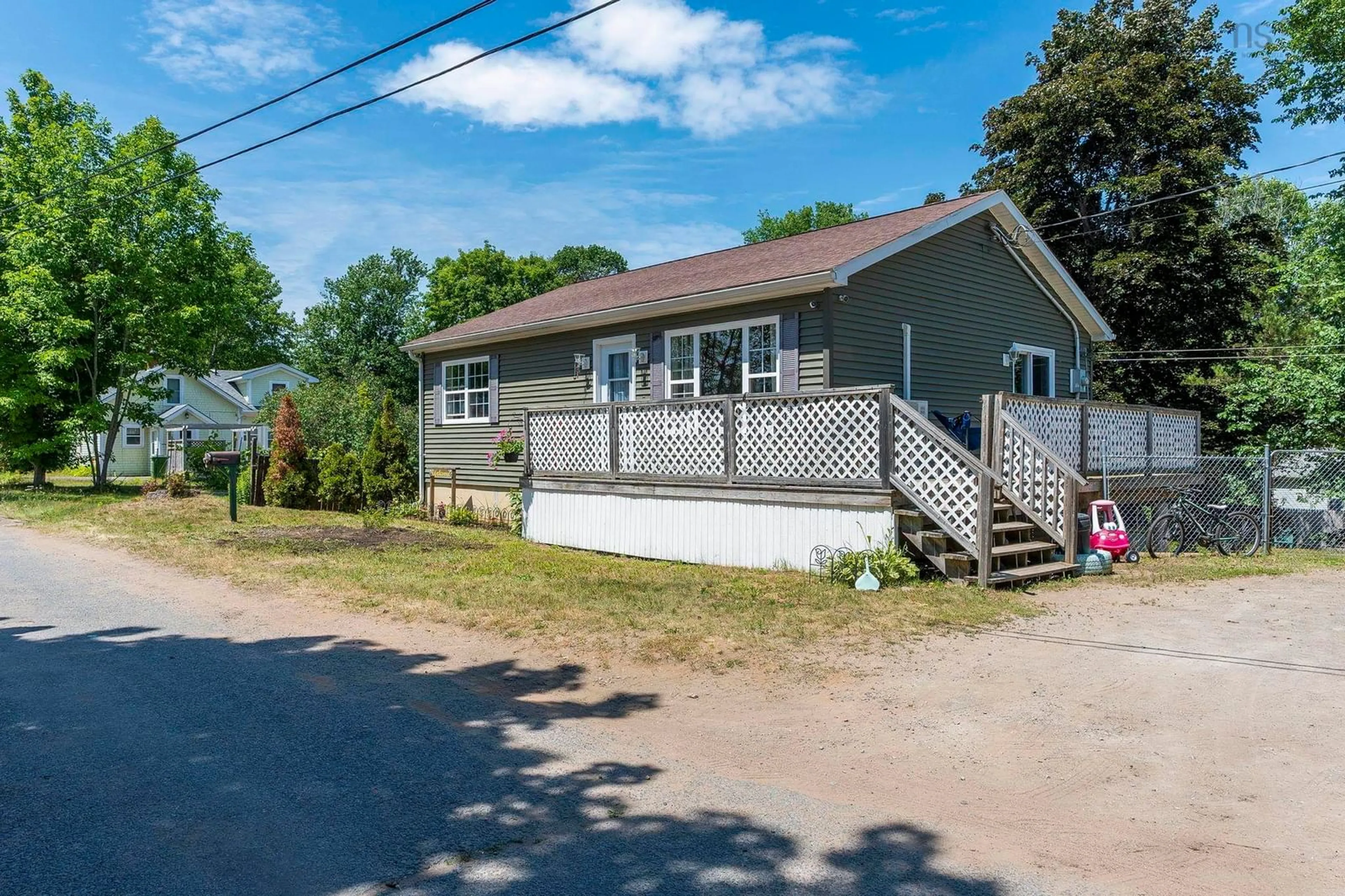 A pic from outside/outdoor area/front of a property/back of a property/a pic from drone, street for 601 Hillcrest Ave, Kingston Nova Scotia B0P 1R0