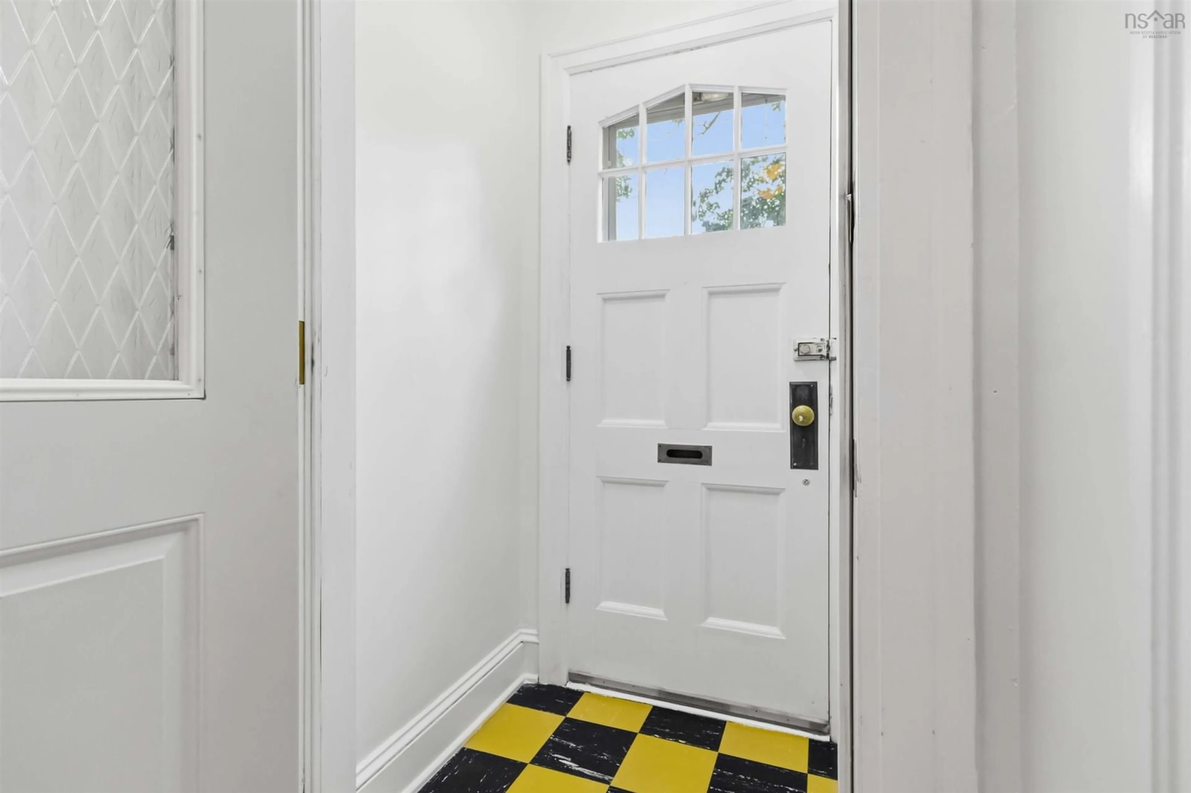 Indoor entryway for 5264 Kaye St, Halifax Nova Scotia B3K 1Y1