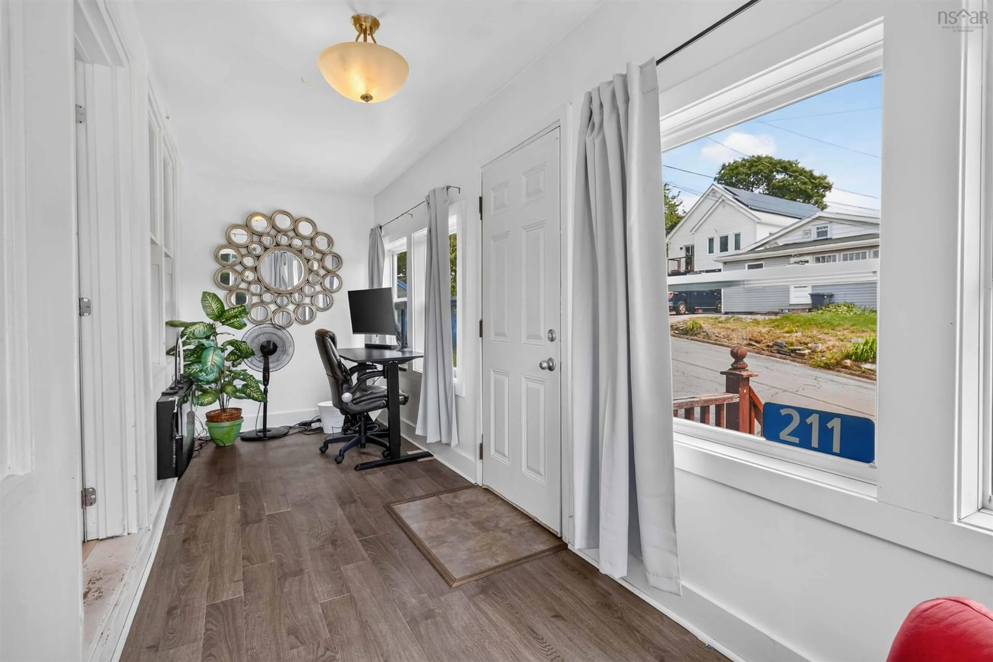Indoor entryway for 211 Marvin St, Dartmouth Nova Scotia B2Y 2L9
