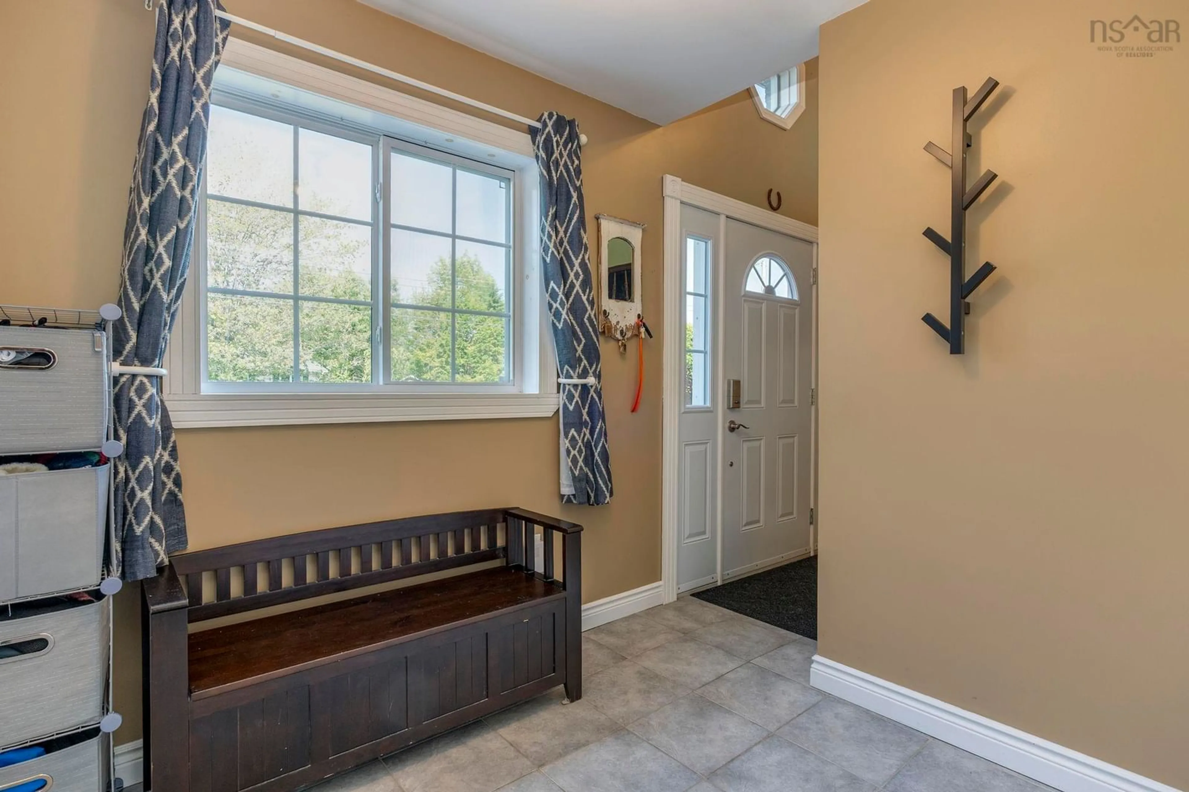 Indoor entryway for 212 Hallmark Ave, Lower Sackville Nova Scotia B4C 3R3